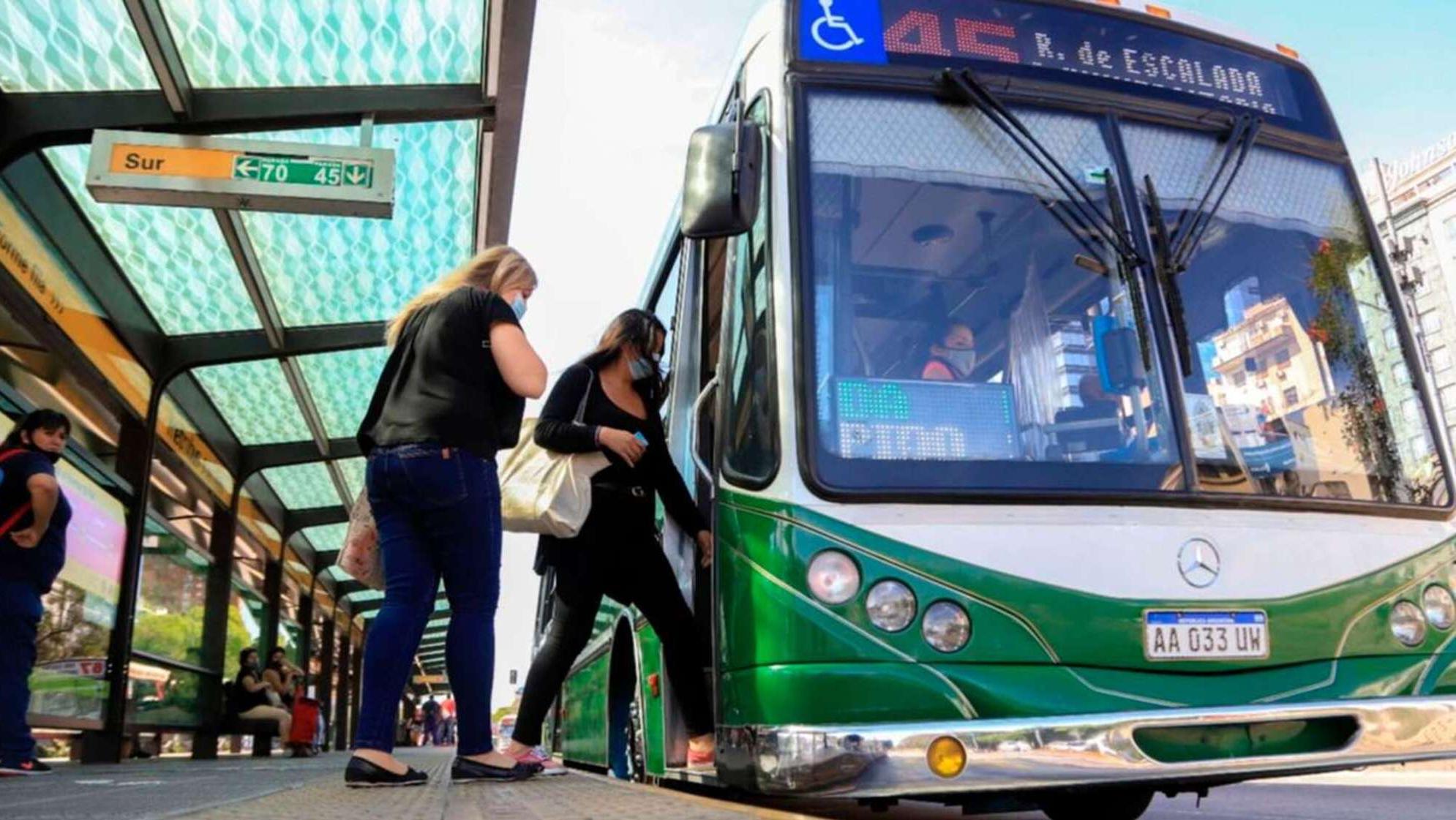 El Gobierno nacional busca traspasar 32 líneas de colectivos a la órbita de la Ciudad de Buenos Aires.