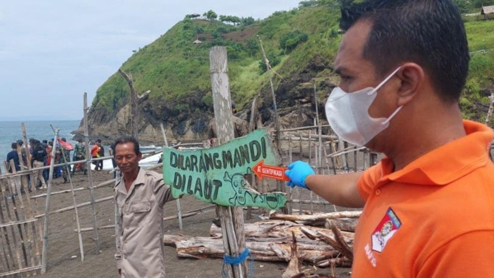 10 personas murieron en una playa de Indonesia mientras meditaban.