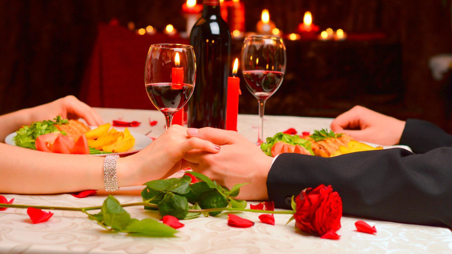 Uno de los planes para San Valentín es una cena romántica.