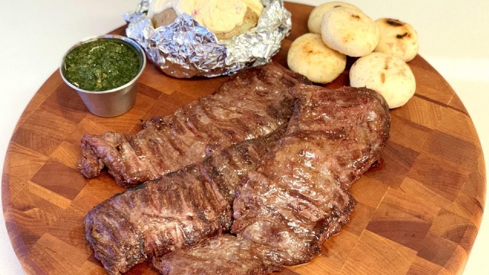 La entraña es uno de los cortes más tiernos y sabrosos para preparar el asado. 