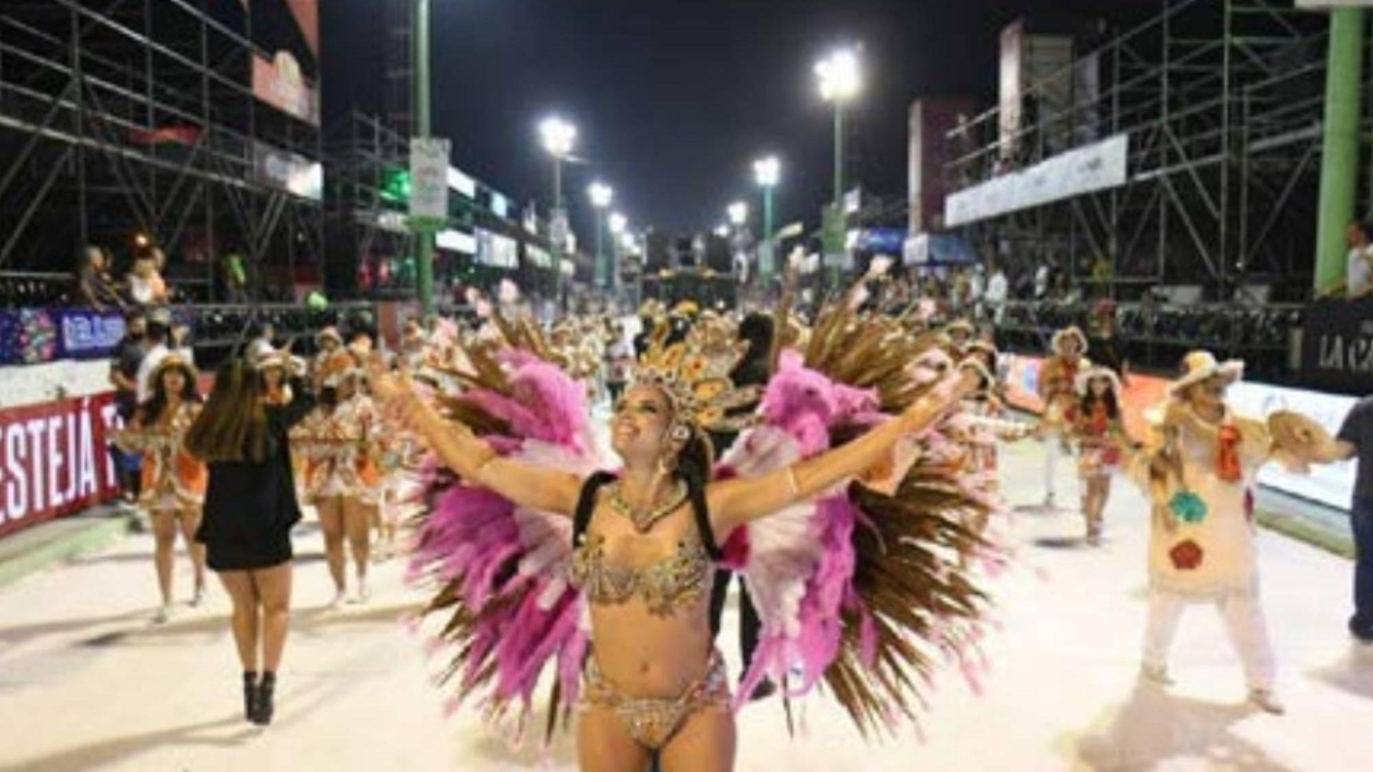 Escolaso y las fijas del carnaval.