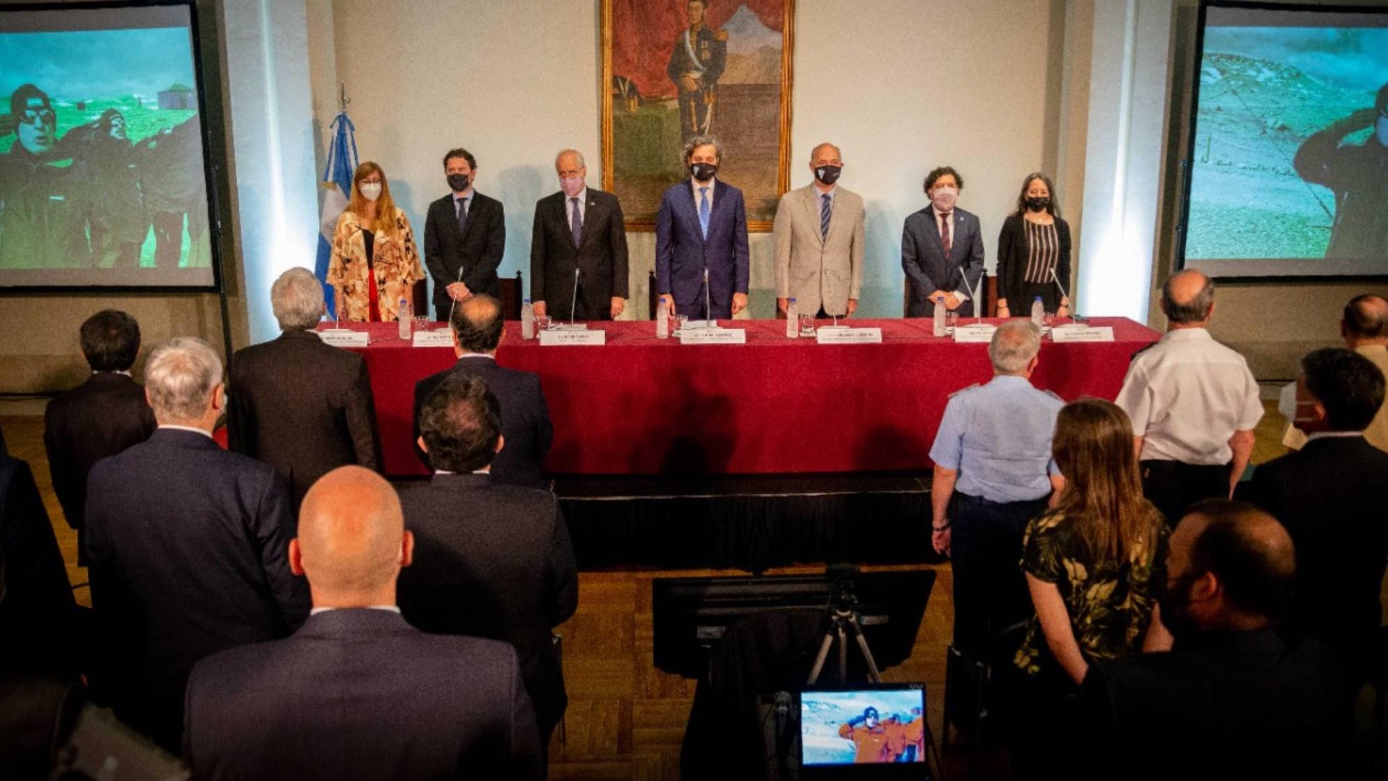 Jorge Taiana y Santiago Cafiero encabezaron la conmemoración del 118° Día de la Antártida Argentina.