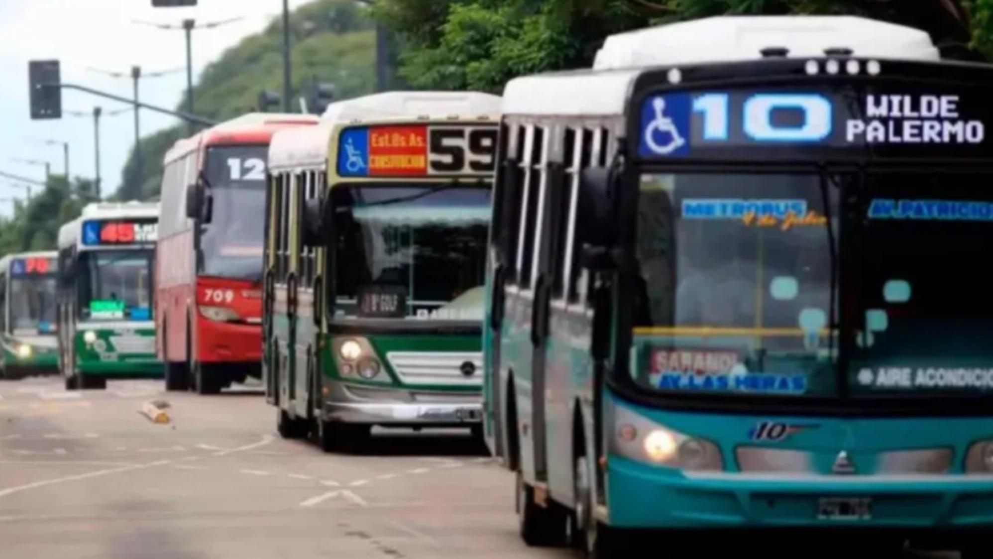 Nueva reunión entre Nación y CABA por el traspaso de los colectivos (Telam).