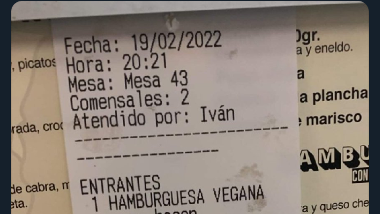 El ticket de la hamburguesería que se volvió viral en Twitter.