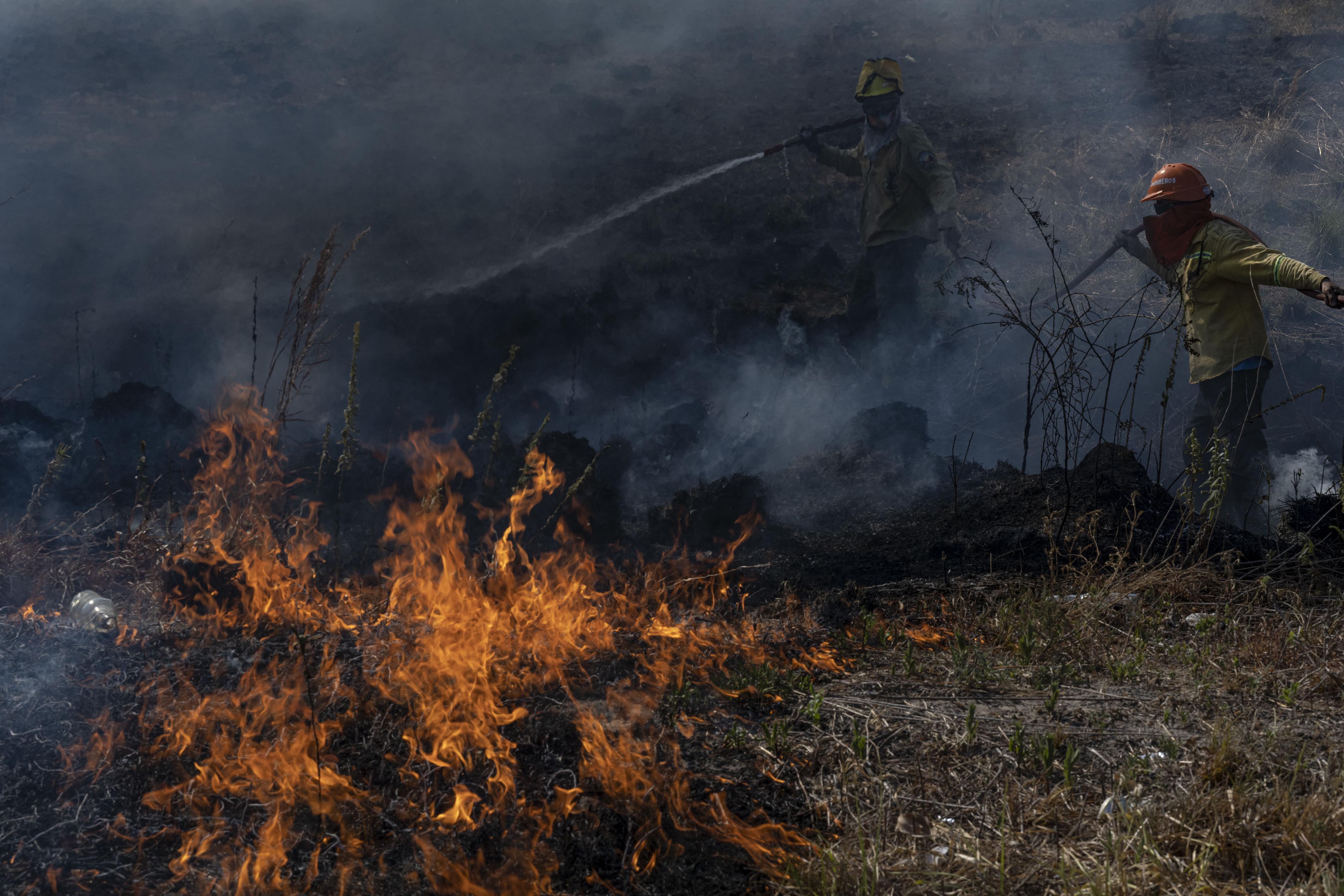 17/02/2022 Incendios en la provincia de Corrientes.Una escuela rural de la localidad corretina de San Miguel se convirtio desde hace una semana en el centro de operaciones de una fuerza conjunta integrada por organismos nacionales, empresas publicas y equipos especializados de media docena de provincias que lucha contra los incendios forestales que ya consumieron m'as de medio millon de hectareas en el norte de la provincia de Corrientes y que comienzan a avanzar sobre el sur de Misiones.