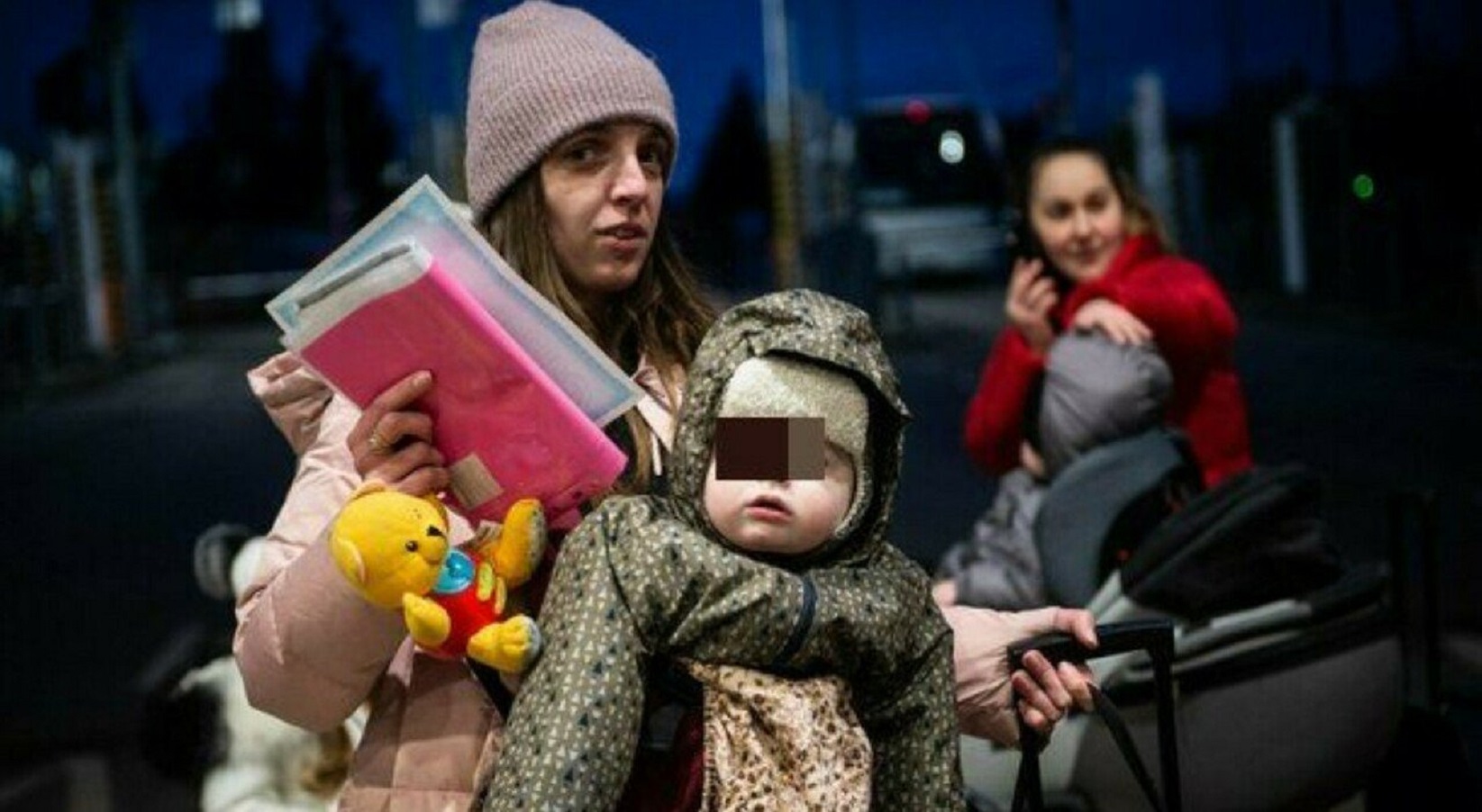 En la zona de Sumy, aviones rusos están esparciendo juguetes de niños, teléfonos móviles y objetos de valor llenos de explosivos