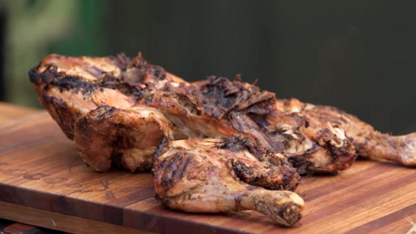 El pollo asado es una muy buena opción para completar una parrilla (gentileza Locos por el Asado).