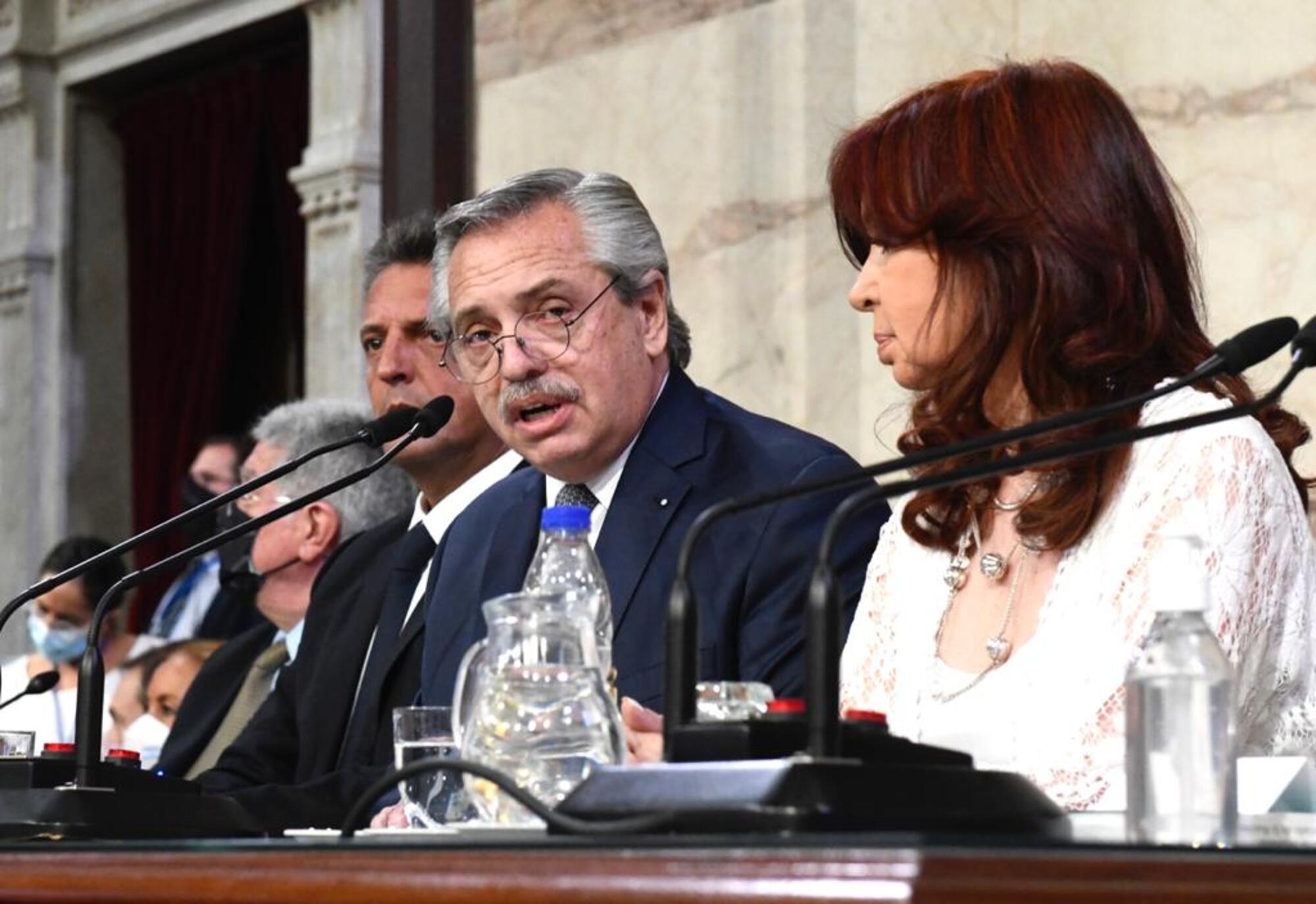 Alberto Fernández brindó su discurso acompañado por la vicepresidenta Cristina Kirchner y el diputado Sergio Massa (Gentileza Presidencia).