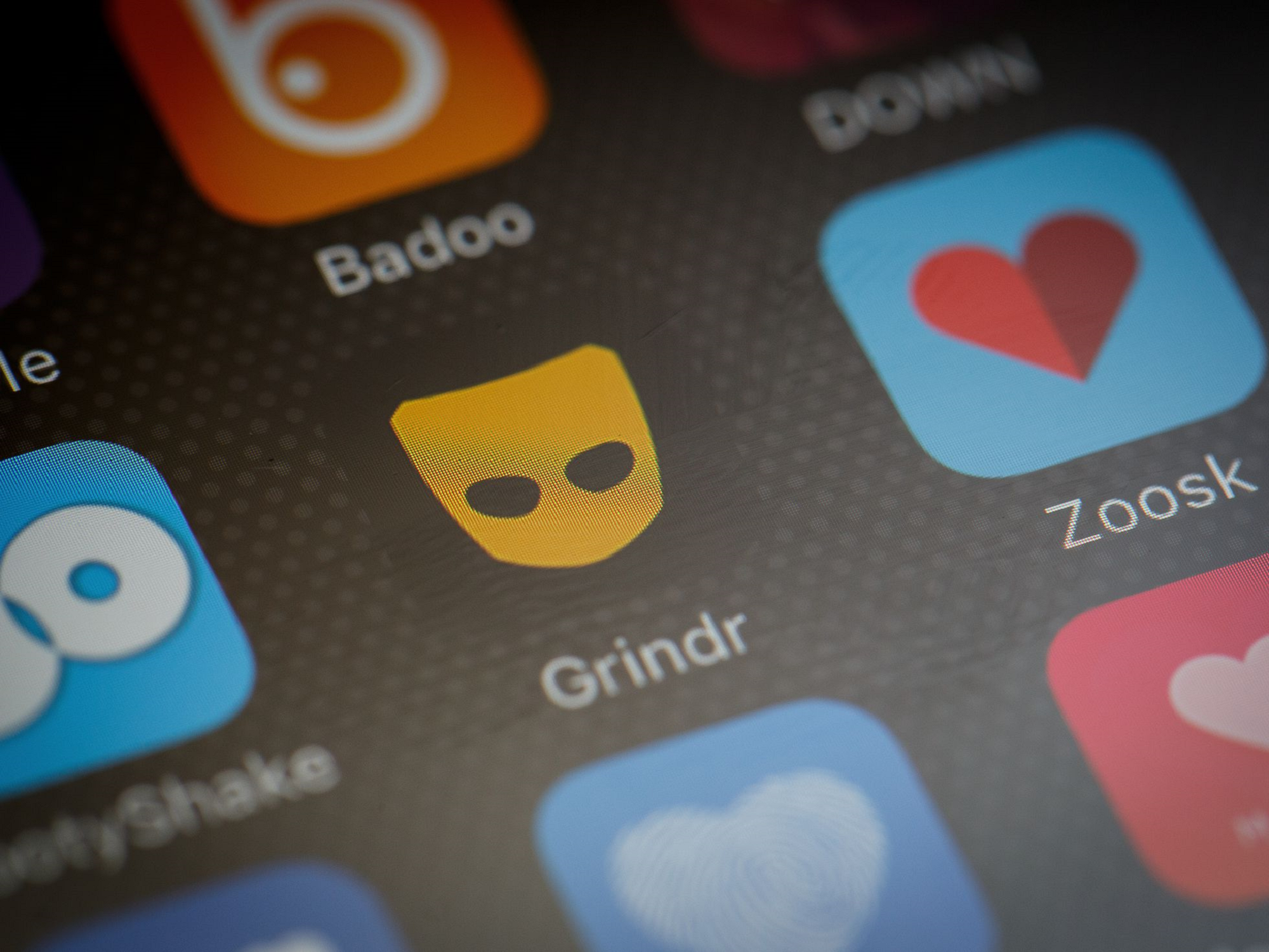 La compañera de trabajo le preguntó sobre la aplicación Grindr.