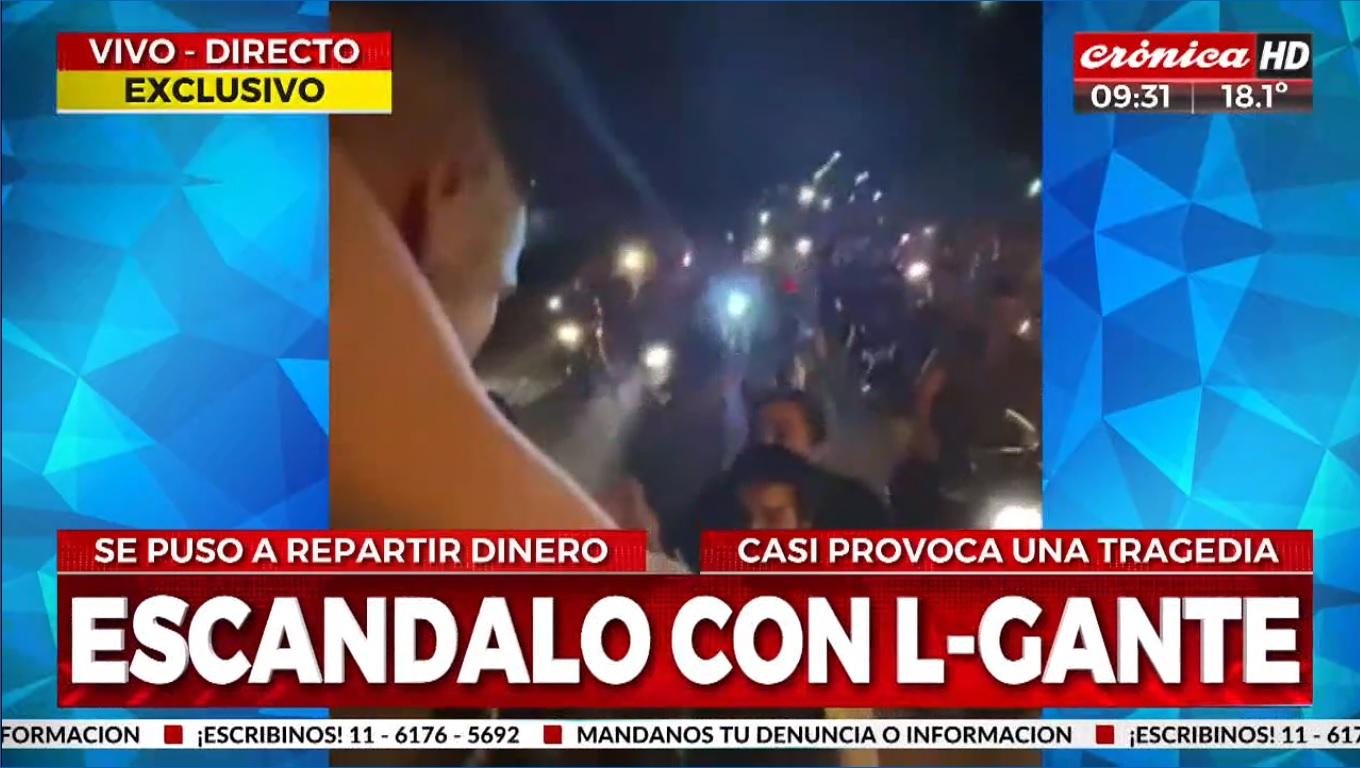 L-Gante repartió dinero en Santiago del Estero y casi causó un accidente (Crónica HD).