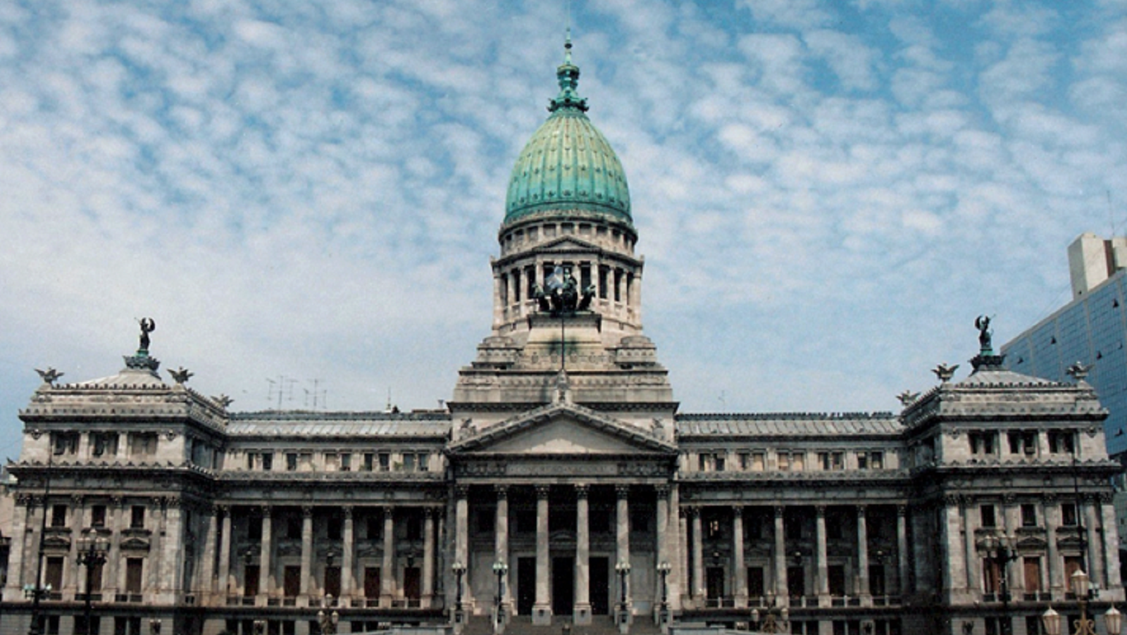 Para la tarde de este 8M, el cielo en Capital Federal estará algo nublado, según indicó el Servicio Meteorológico Nacional.