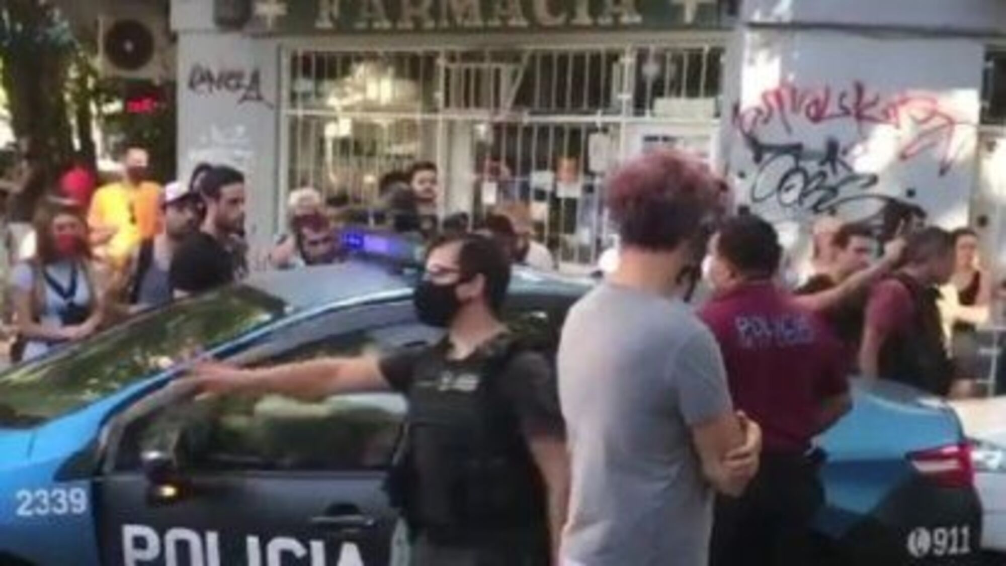 La violación grupal fue cometida adentro de un auto que permanecía estacionado en la calle Serrano al 1300.