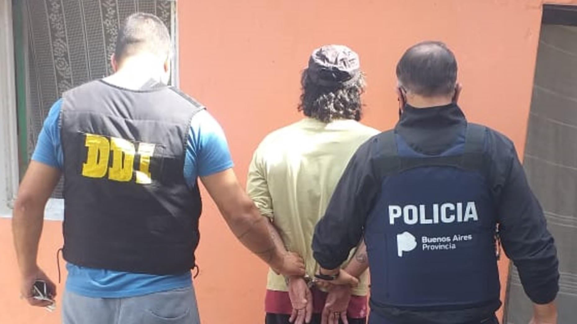 Este es el hombre que fue arrestado por los investigadores policiales.