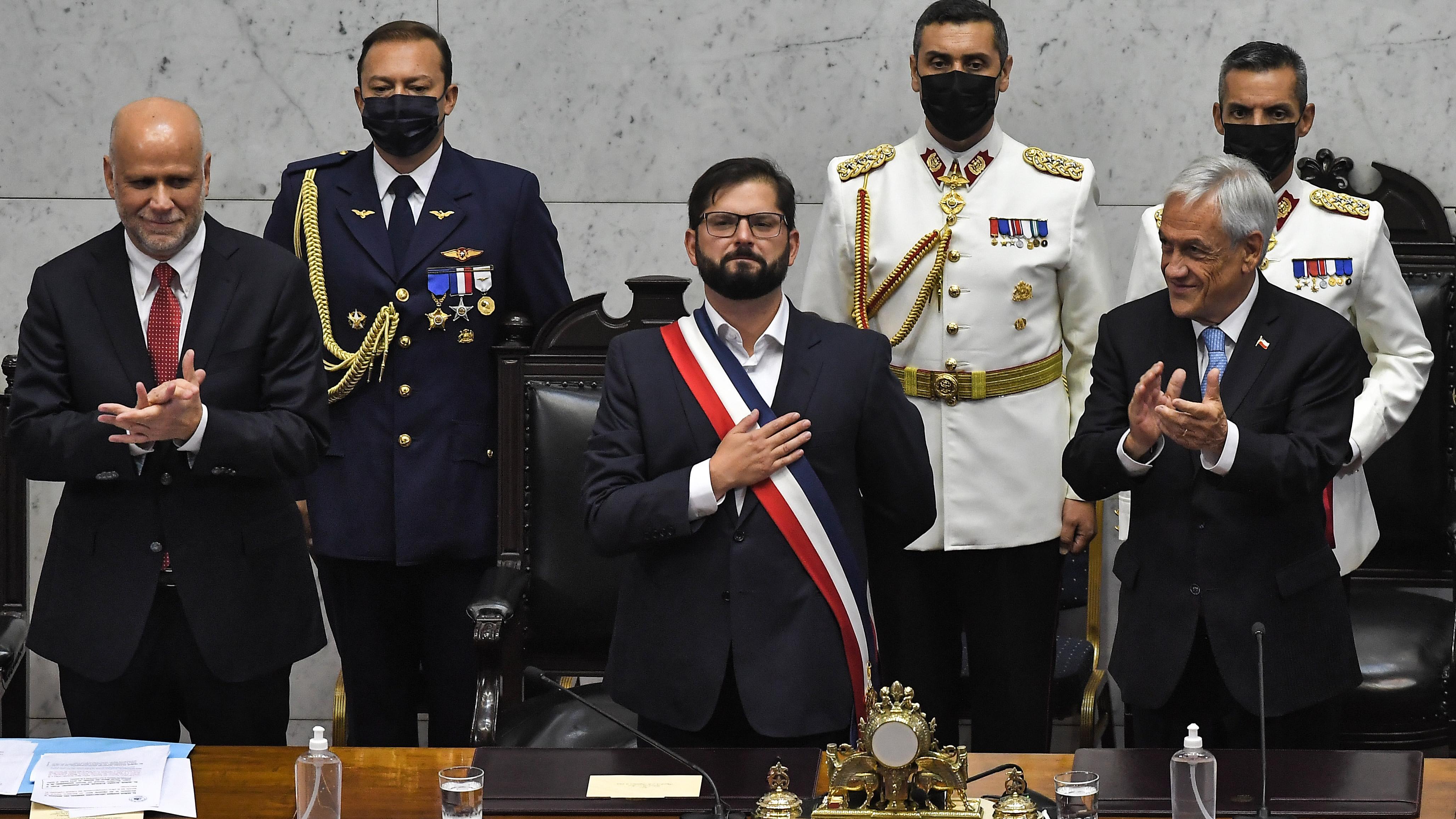 Gabriel Boric se conviritió hoy en el presidente más joven de Chile, a sus 36 años.