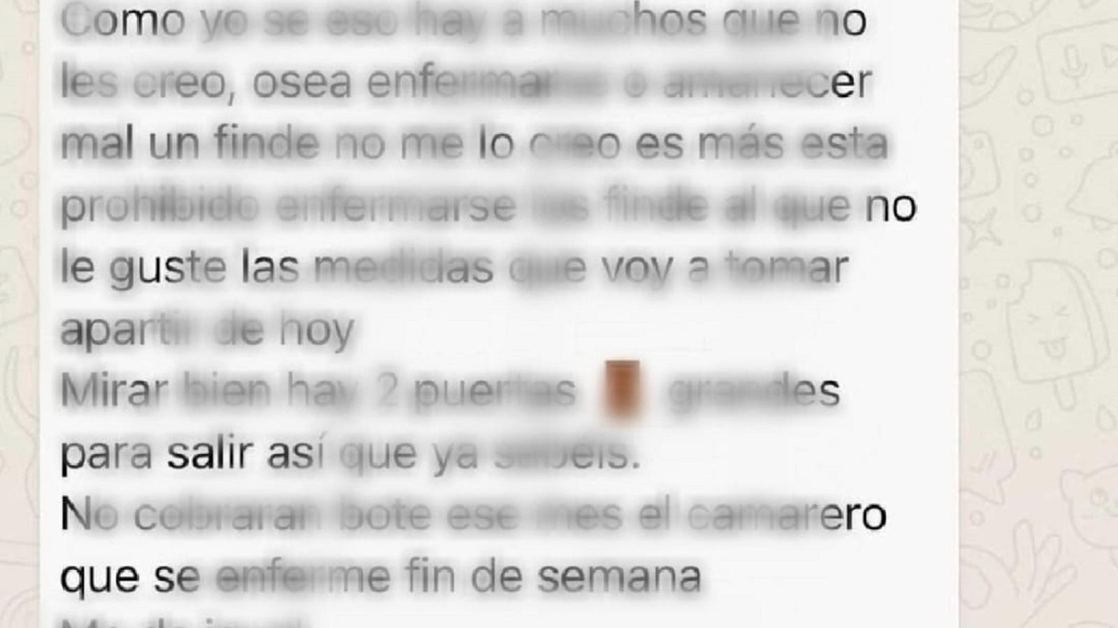 El dueño de un bar amenazó a sus empleados y les prohibió enfermarse el fin de semana.