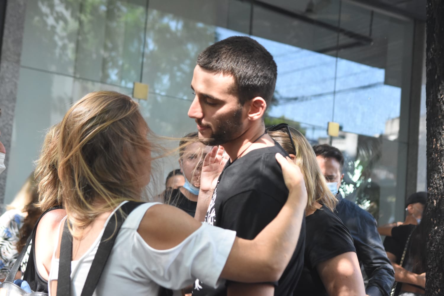 El hijo de Gerardo Rozín, presente en la despedida. (Pablo Villán/Crónica)