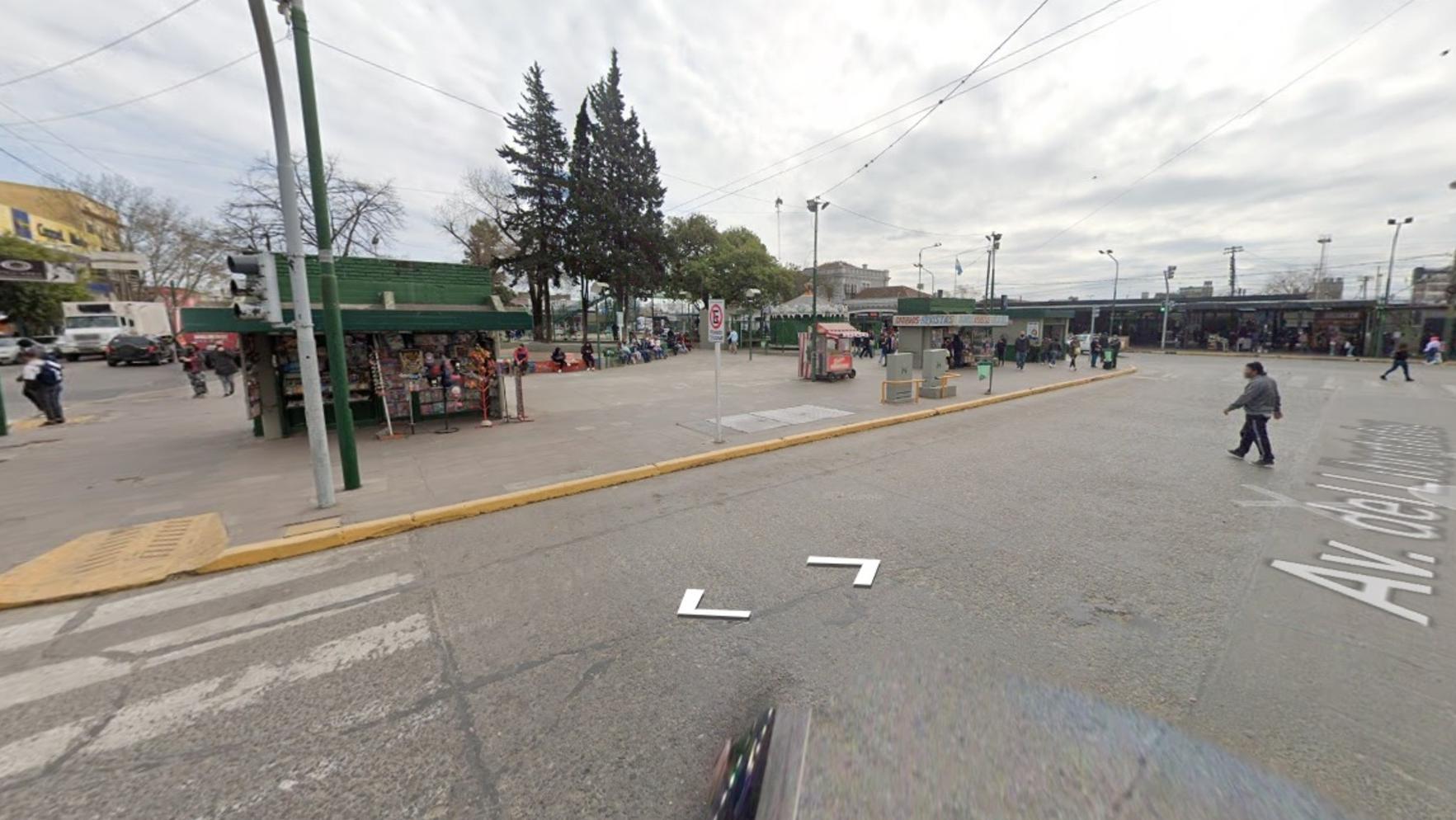 La víctima y el acusado se encontraron en una plaza céntrica de la localidad bonaerense de Merlo (Google Street View).