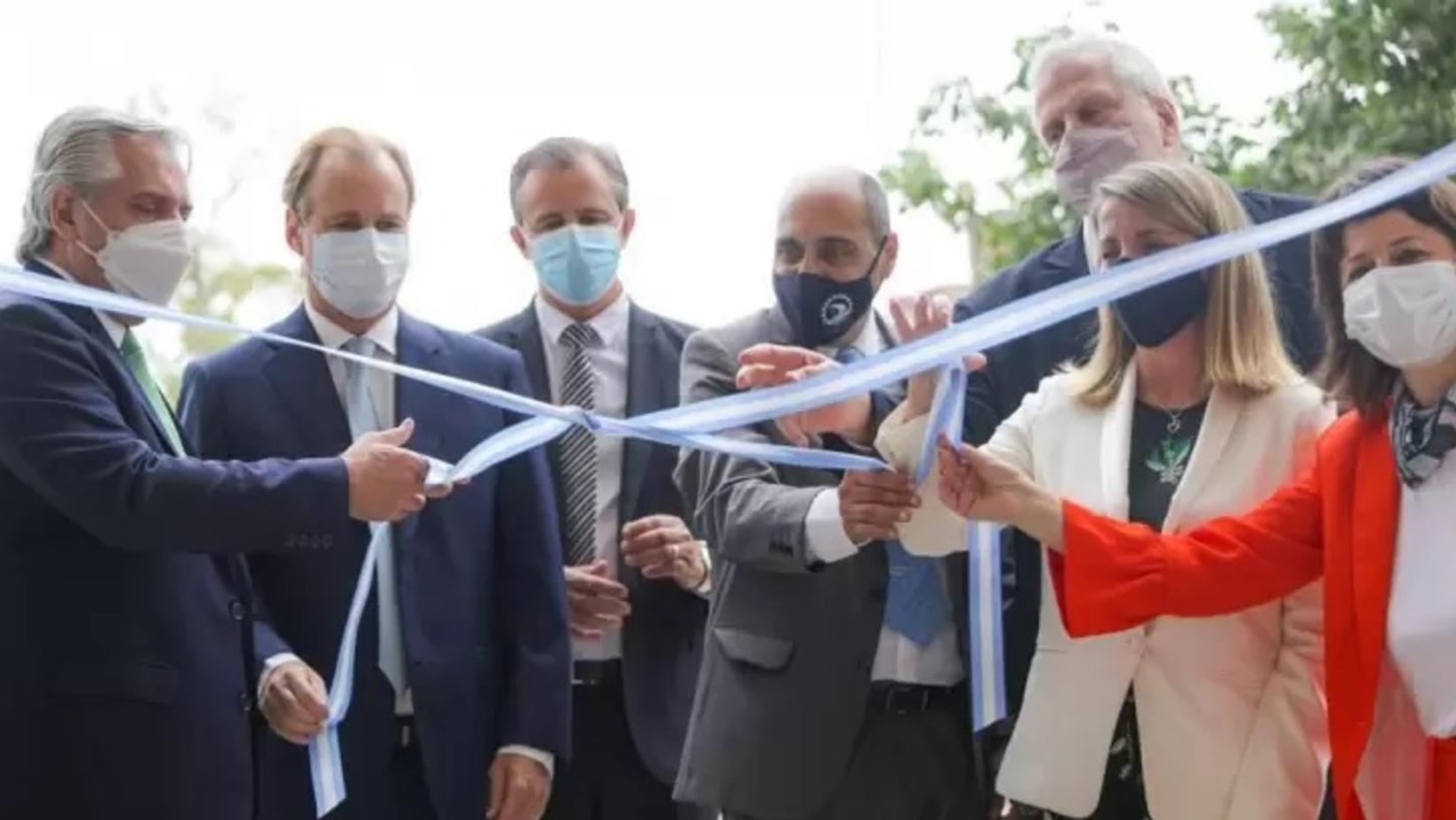 La inauguración del nuevo edificio forma parte de la construcción de 100 escuelas técnicas de Educación Profesional Secundaria (EPS) en todo el país.