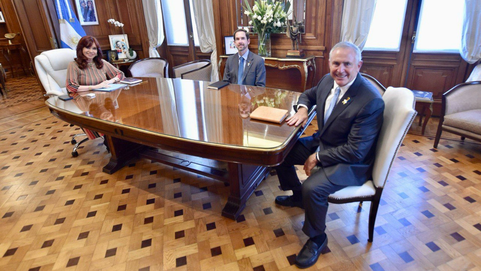 Cristina Kirchner junto al embajador de Estados Unidos.