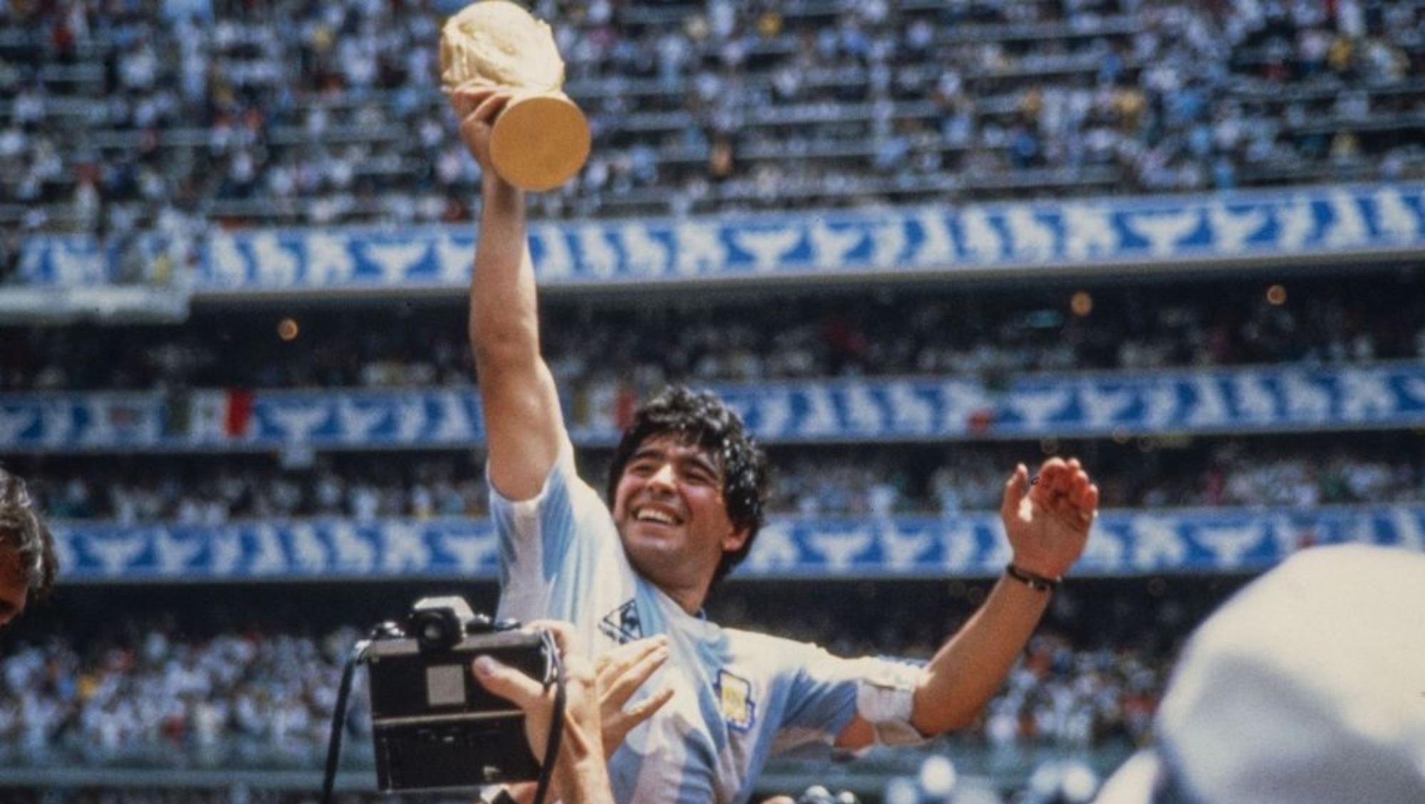 Maradona fue homenajeado en la ceremonia del sorteo para el Mundial Qatar 2022.