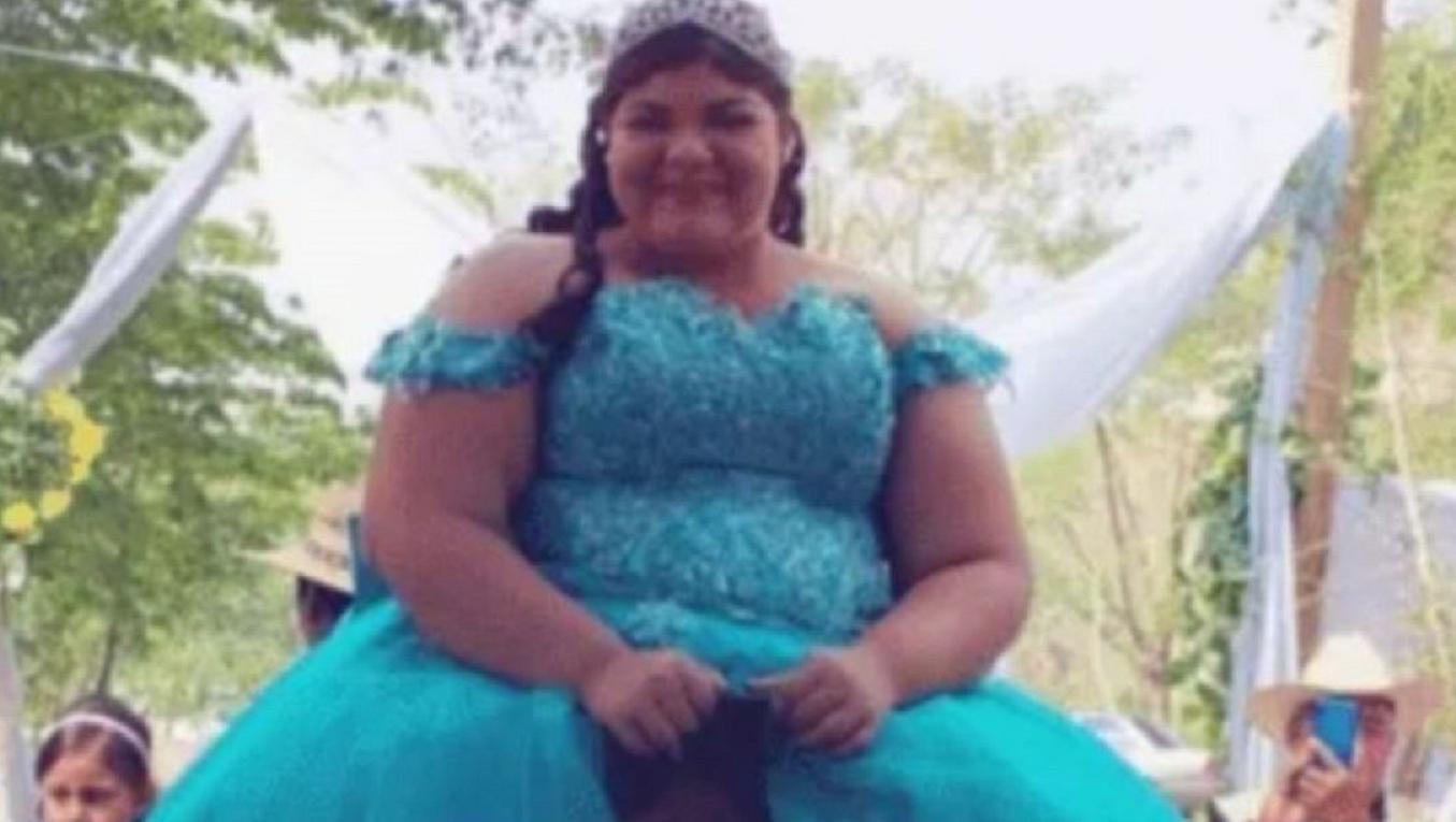 La joven entró a su cumpleaños de 15 a bordo de un búfalo.