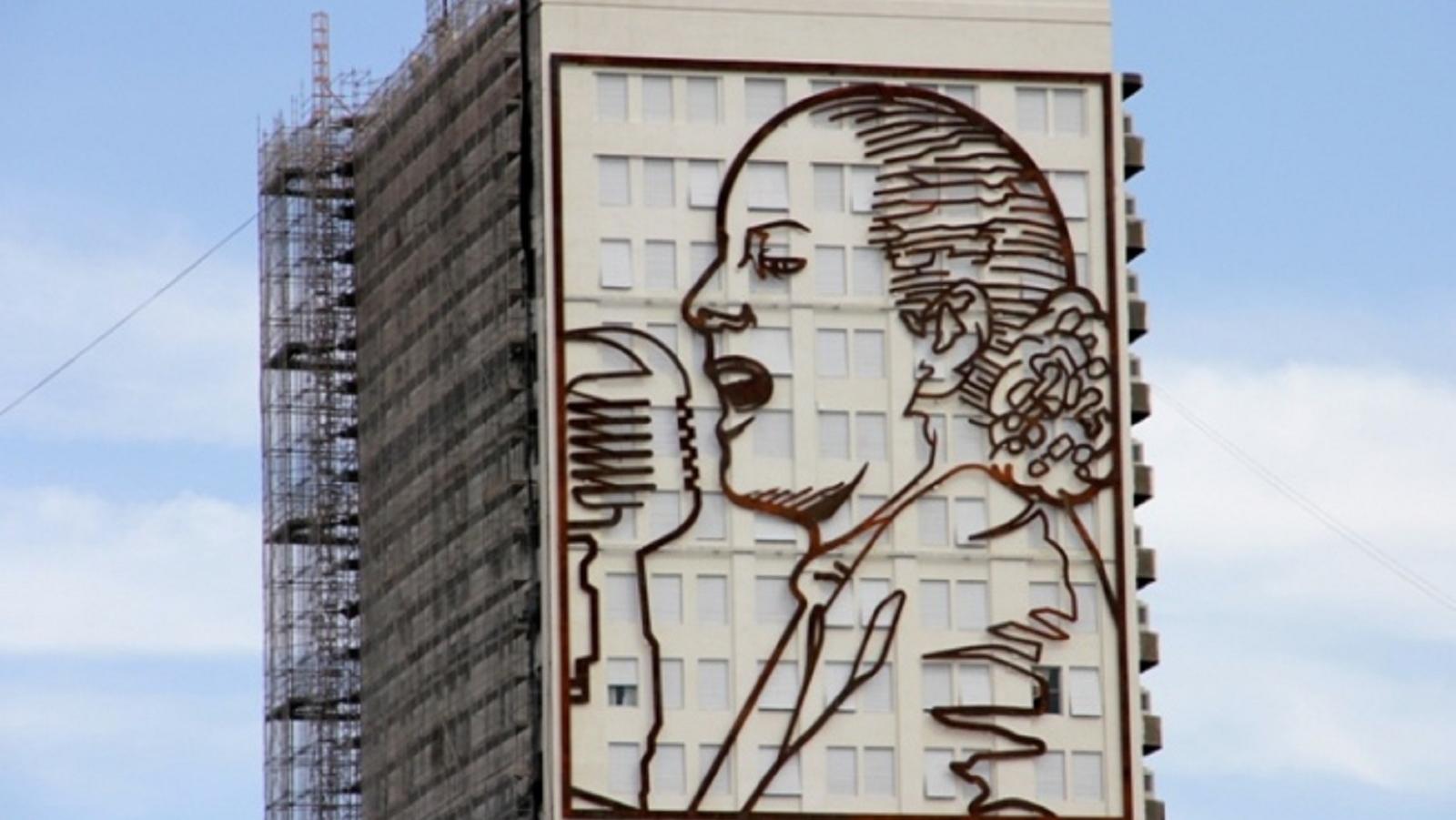  El mural del Eva Perón se encuentra emplazado en el edificio del Ministerio de Desarrollo Social, a metros de Obelisco porteño (Télam).