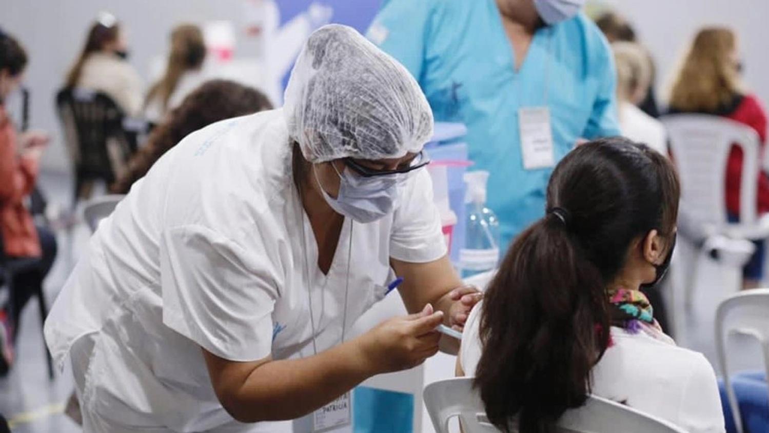 El plan de vacunación ha hecho disminuir la cantidad de contagios en Argentina.