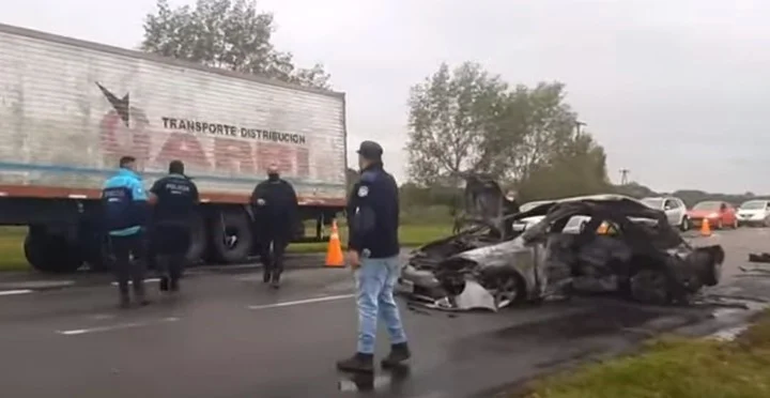 Los restos del Honda Civil, tras el accidente de Ruta 9