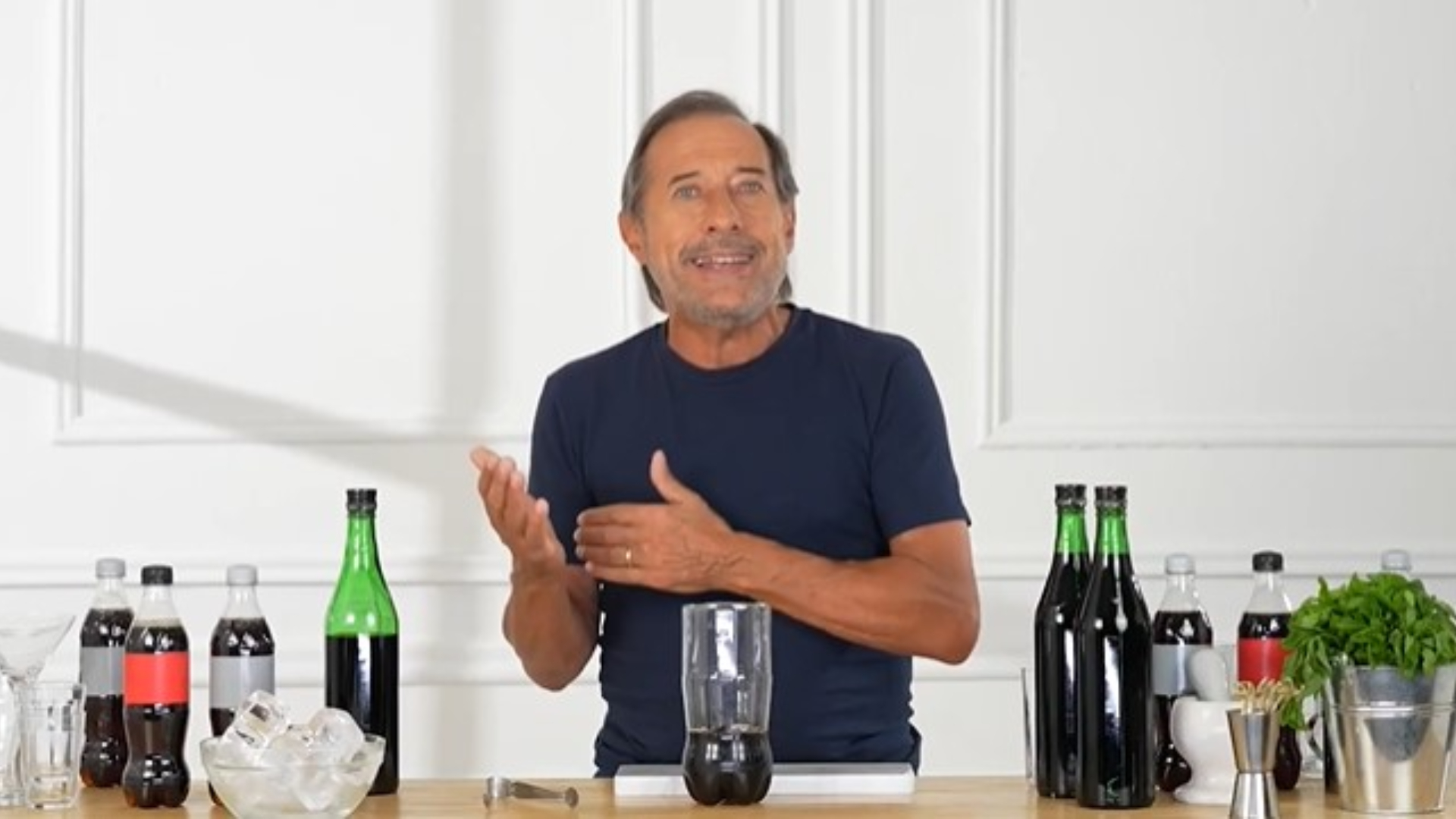 Netflix compartió un tutorial de Guillermo Francella para hacer un fernet.