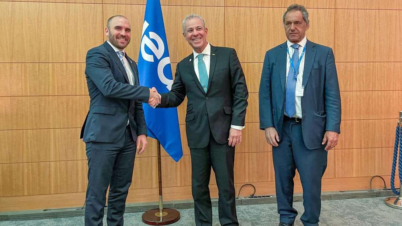 Martín Guzmán y Daniel Scioli, con el ministro de Minas y Energía de Brasil, Bento Albuquerque.