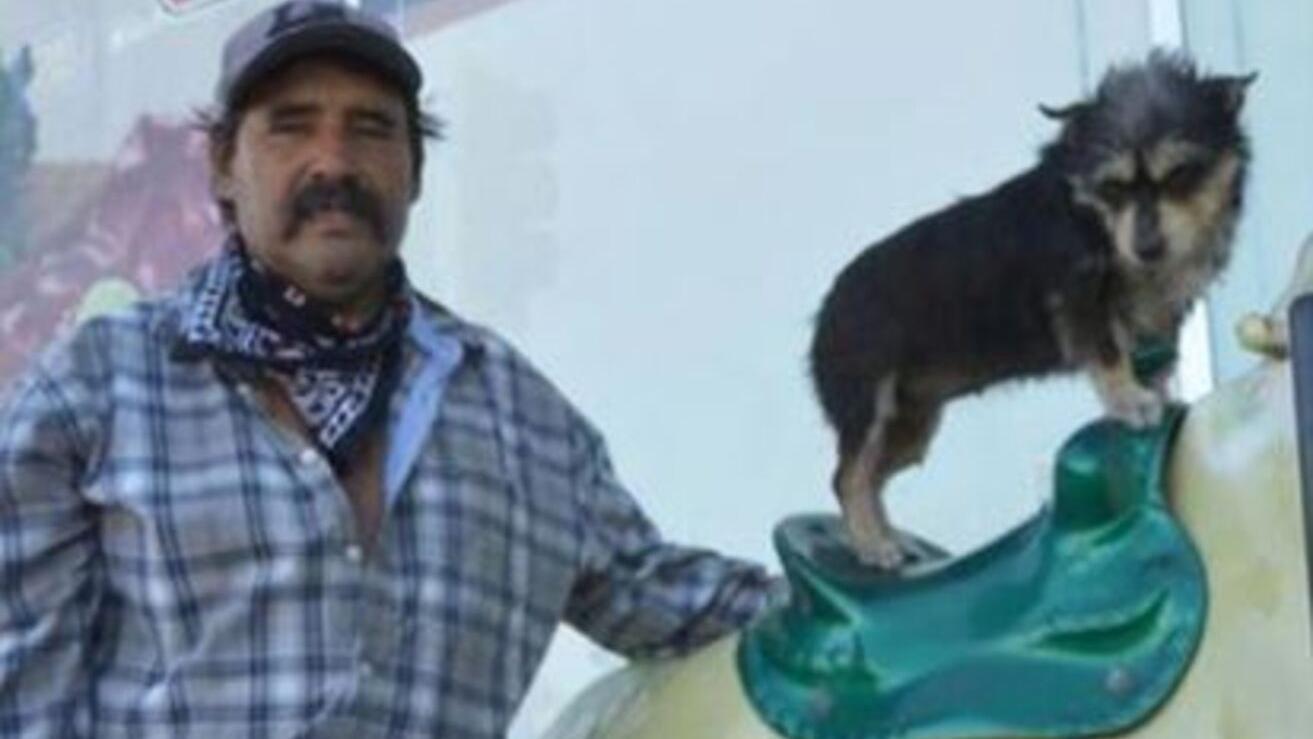 Guillermo Hernández y su perrita 