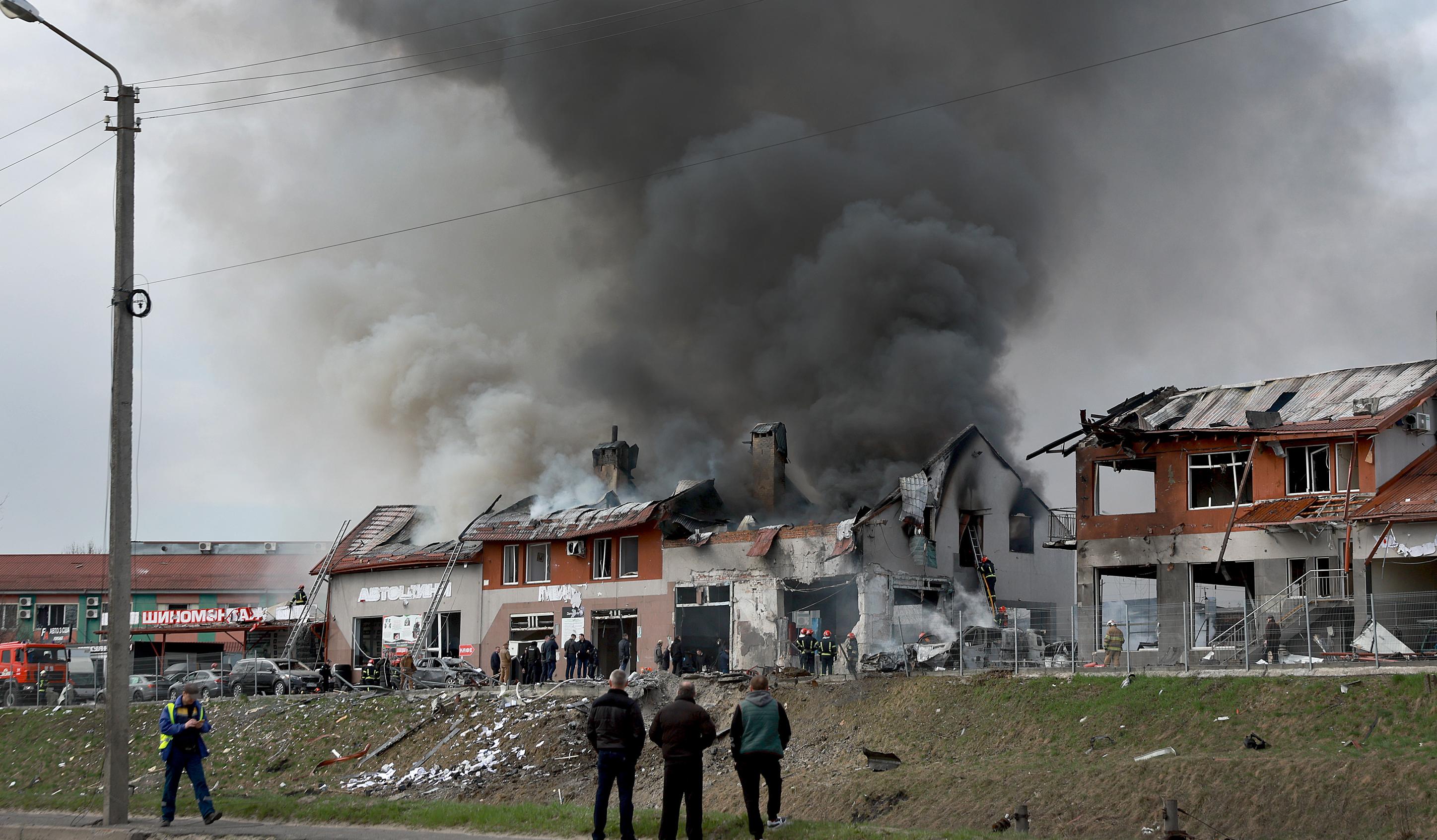 El ataque a Lviv dejó al menos 11 muertos (Twitter/Joe Raedle).