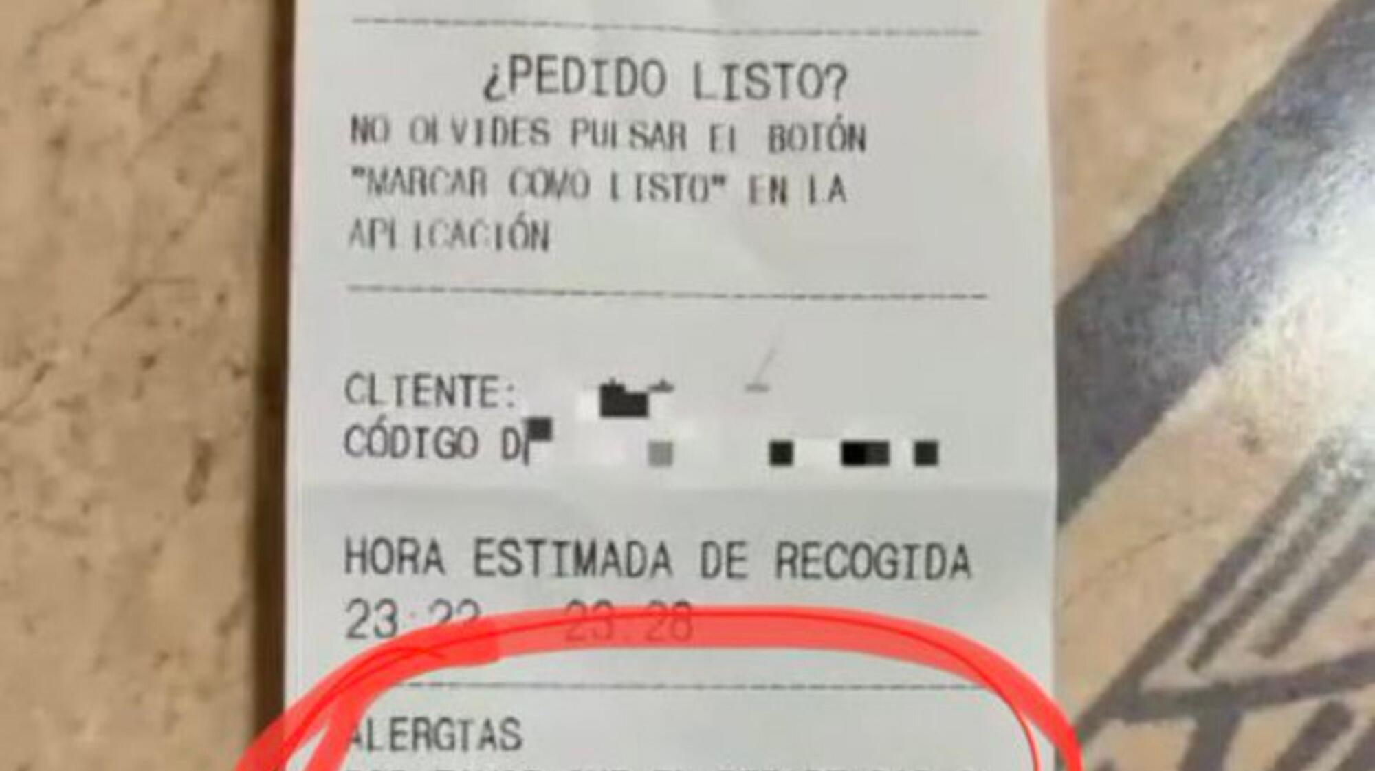 El ticket con el indignante comentario se hizo viral.