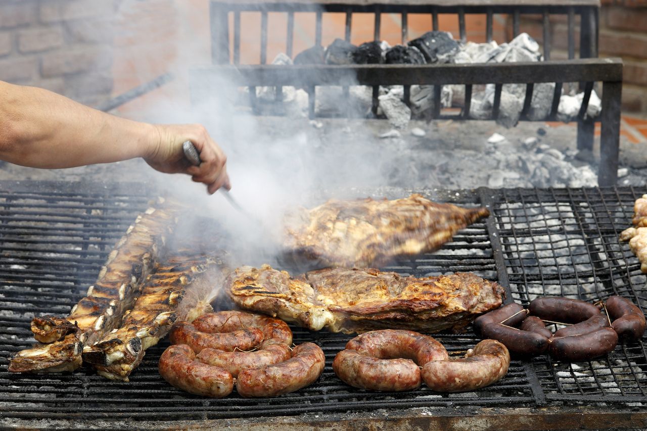  La denunciante se quejó por el humo que invade su propiedad cada vez que sus vecinos hacen asado, que de acuerdo a su relato, se repite con mucha frecuencia.