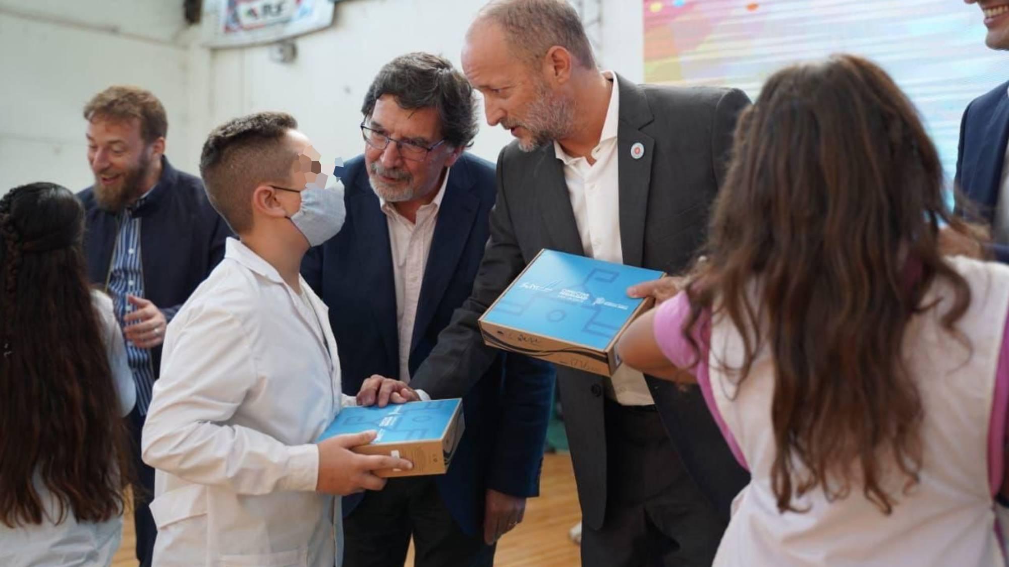 Martín Insaurralde acompañó a Nicolás Mantegazza en el lanzamiento de Conectar Igualdad San Vicente.