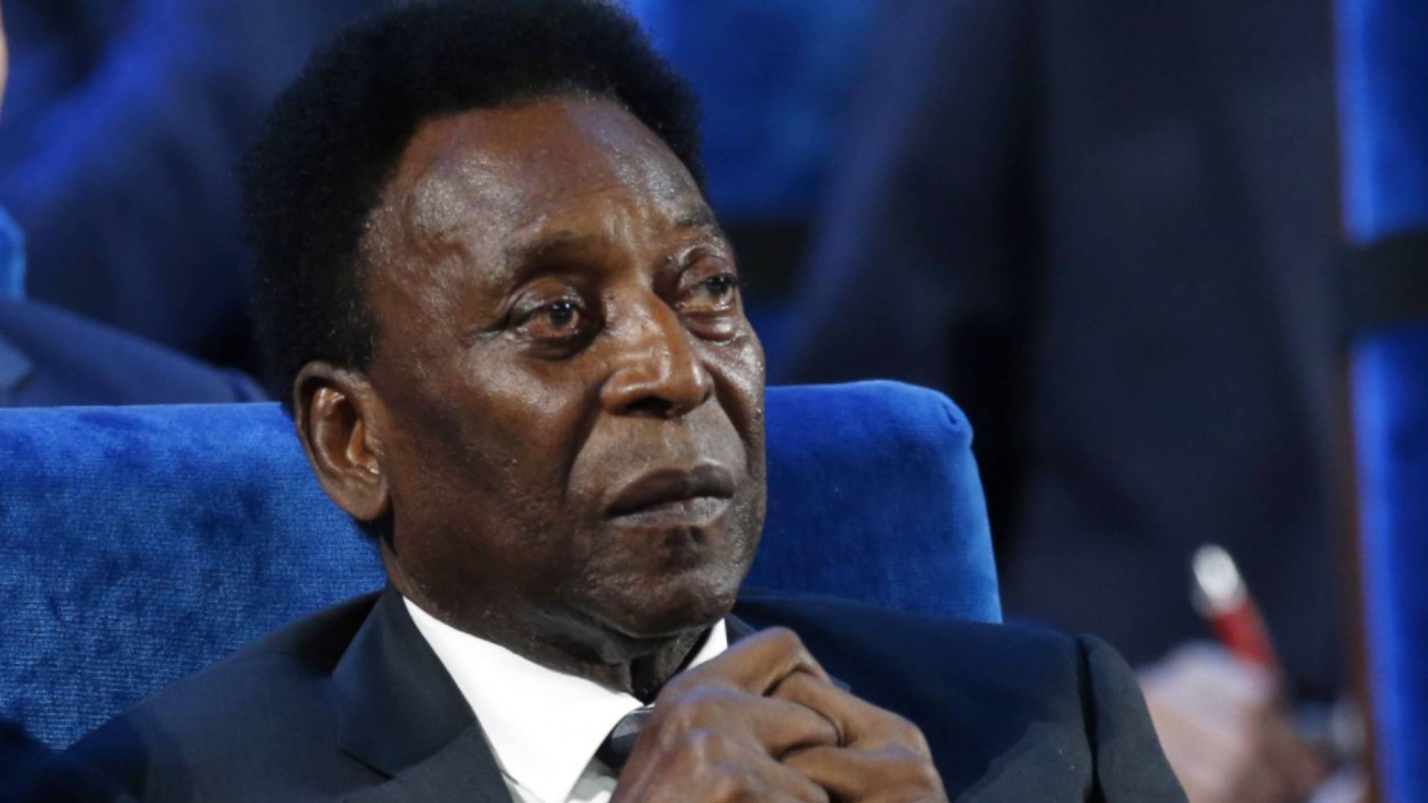 Pelé, el ex futbolista brasileño de 81 años, debió ser internado otra vez por el cáncer de colón que padece.