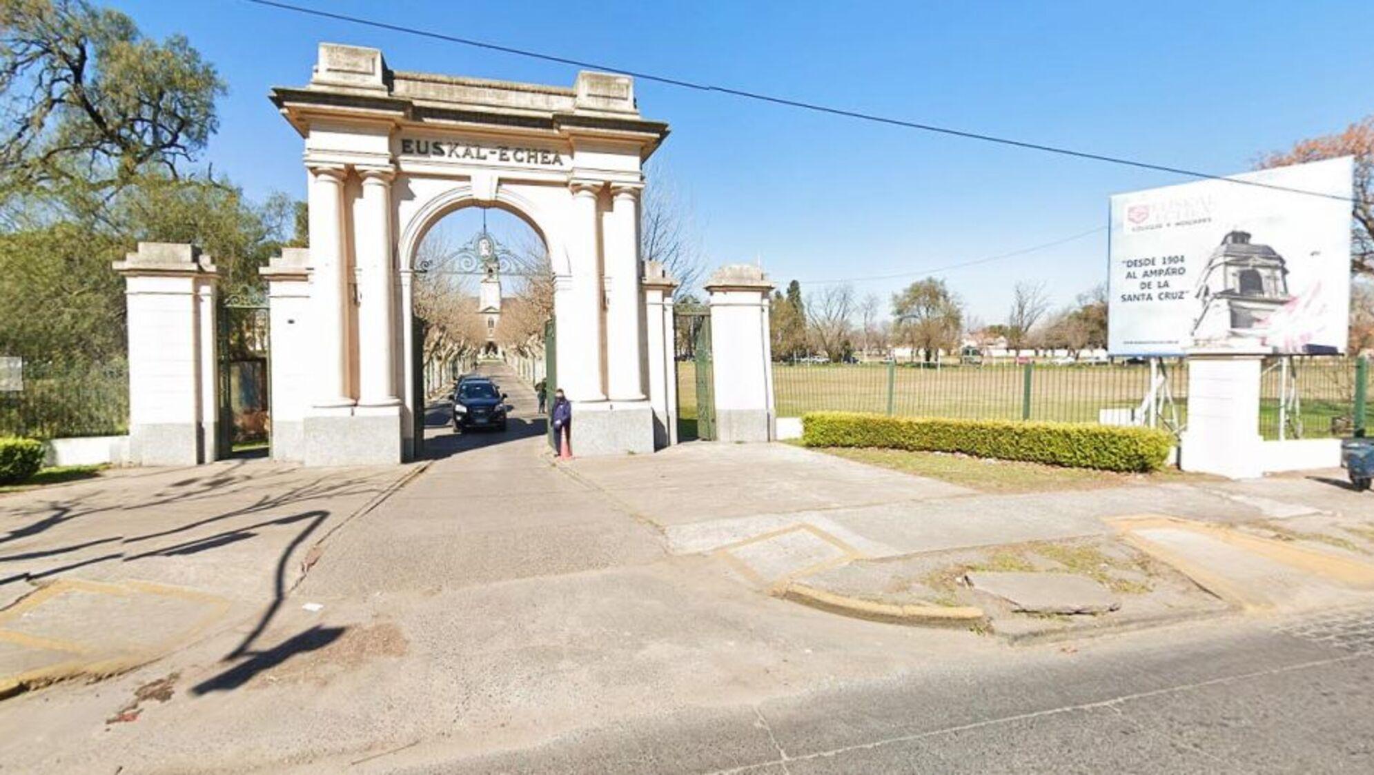 El adolescente de 13 años que recibió la amenaza de muerte asiste al Colegio Euskal Echea, en Llavallol. 