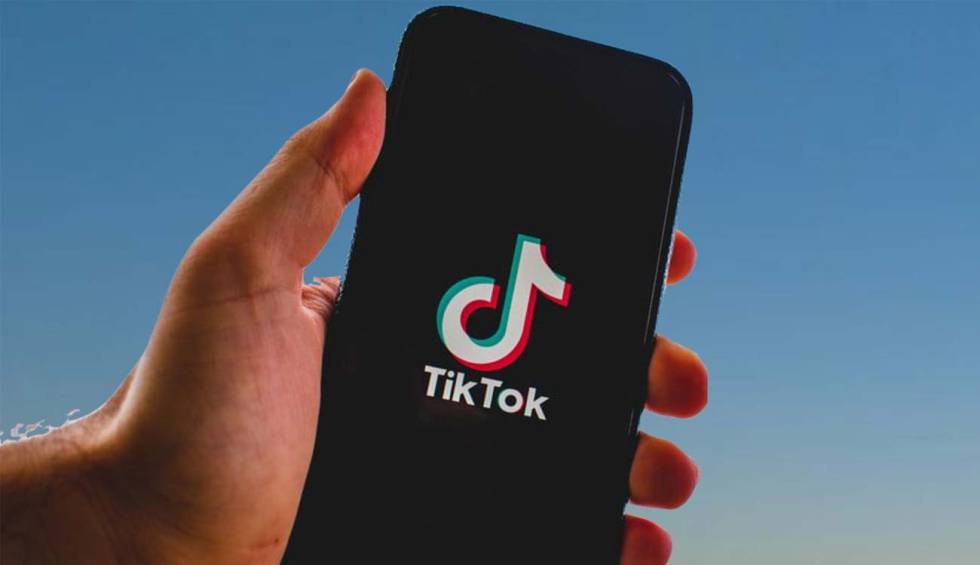   <a href='https://www.cronica.com.ar/tags/TikTok'>TikTok</a> una de las aplicaciones más usadas del momento.