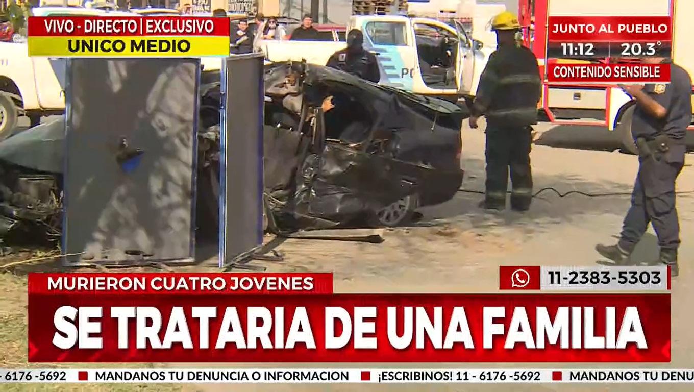 Así quedó el auto en que circulaban los cuatro jóvenes fallecidos tras chocar en Longchamps (Crónica HD).