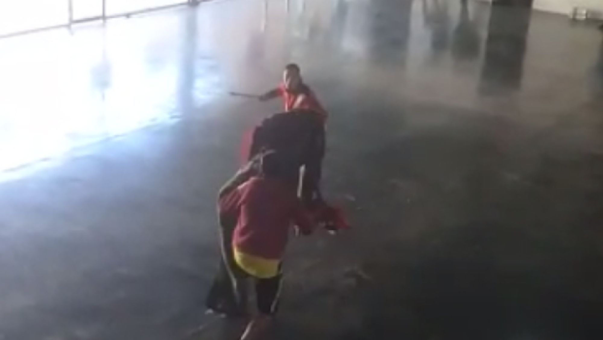 Los presos, a los cuchillazos en un penal de Chaco. (Captura de video)