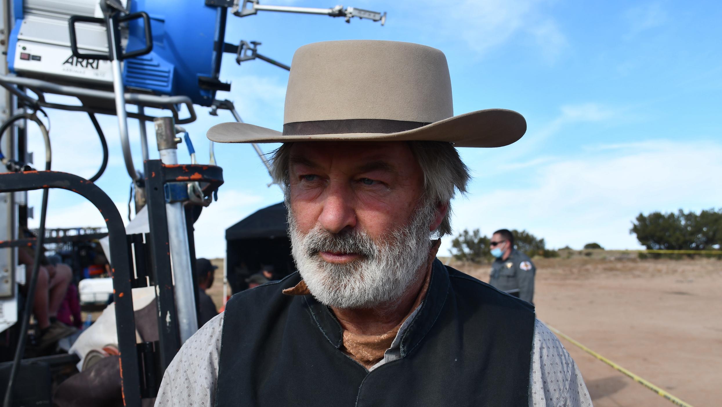 Alec Baldwin en el set de filmación de Rust.