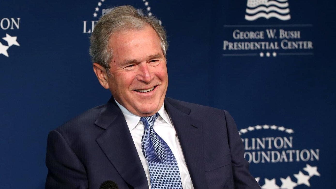 Además, Zelensky invitó a Bush a visitar su país. 