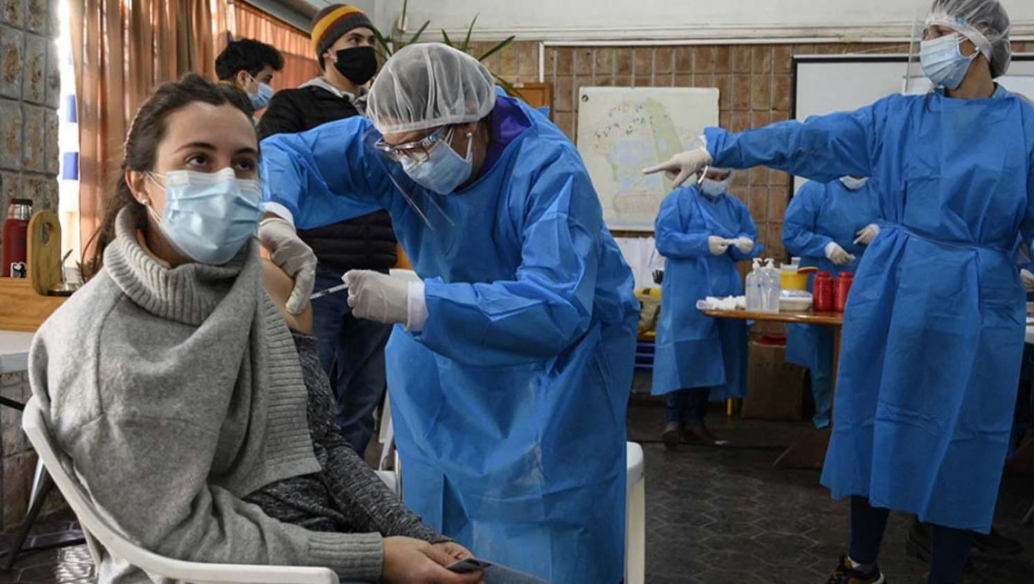 Las autoridades sanitarias piden a la población que se coloquen las dosis de refuerzo.