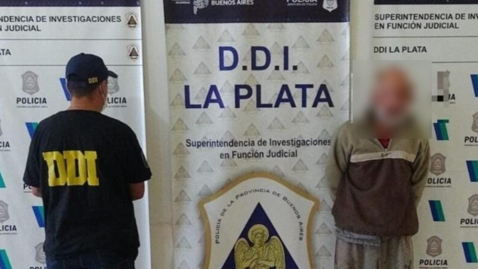 Este es el sujeto que fue capturado por los investigadores policiales.