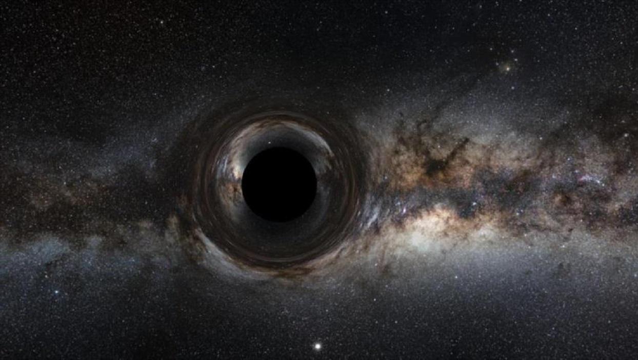 Simulación de un agujero negro supermasivo creada por la NASA para mostrar distorsiona la región estrellada y captura la luz, creando la silueta de agujero negro.