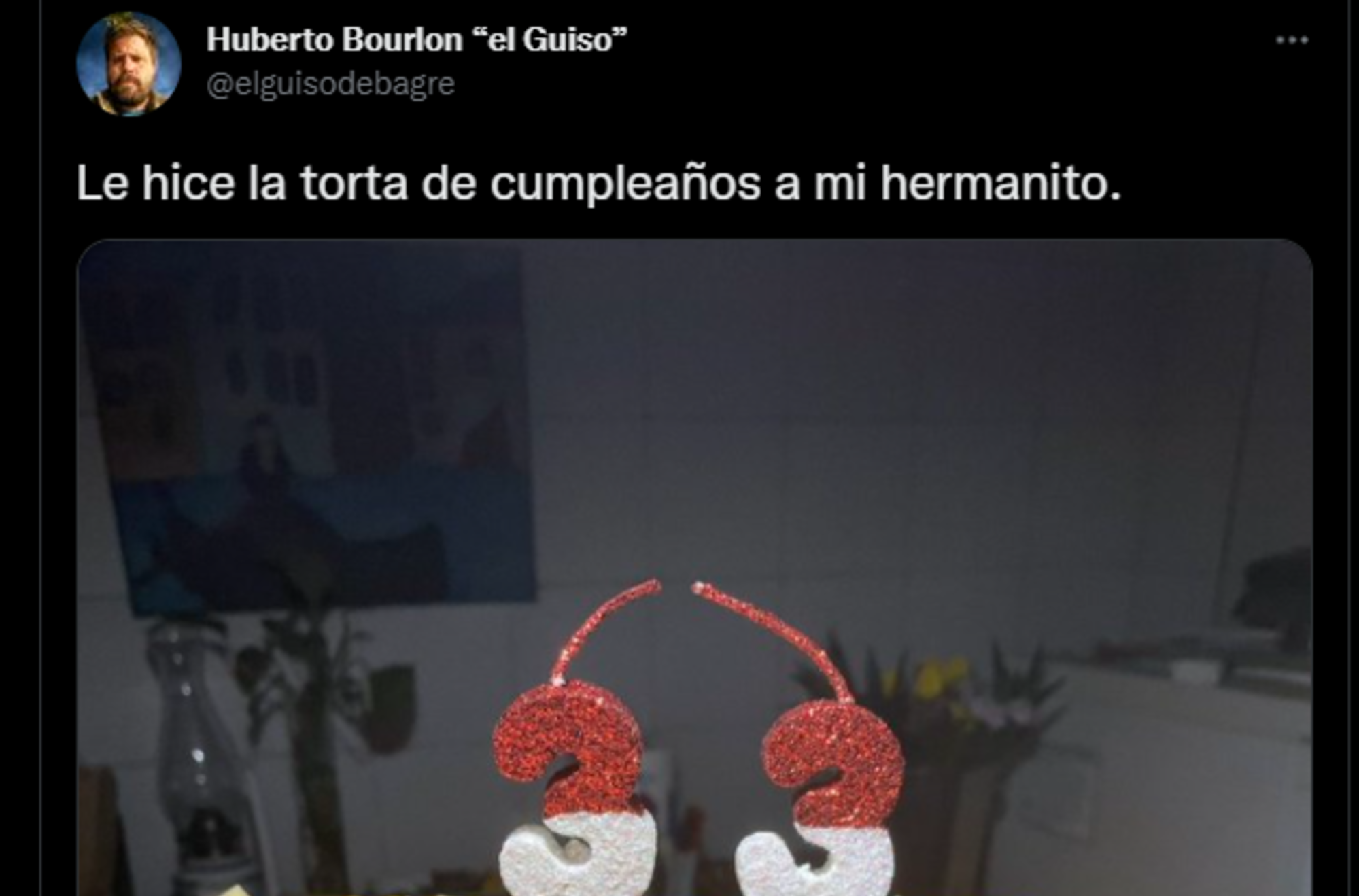 La creativa torta de cumpleaños que compartió el usuario de Twitter se volvió viral. 