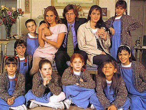 Romina Yan junto al resto del elenco de 'Chiquititas'.