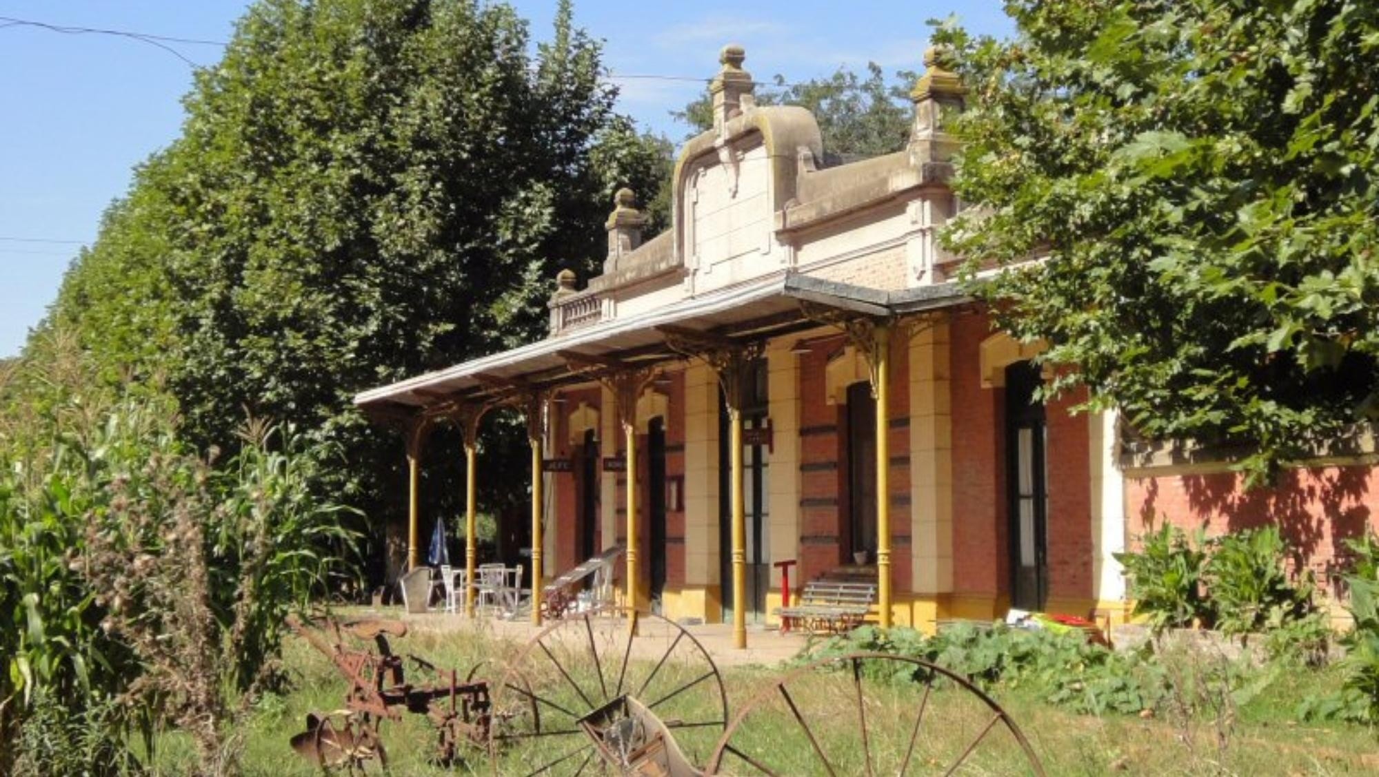 Este pueblo bonaerense ofrece buena comida y paisajes campestres al mejor estilo rural.