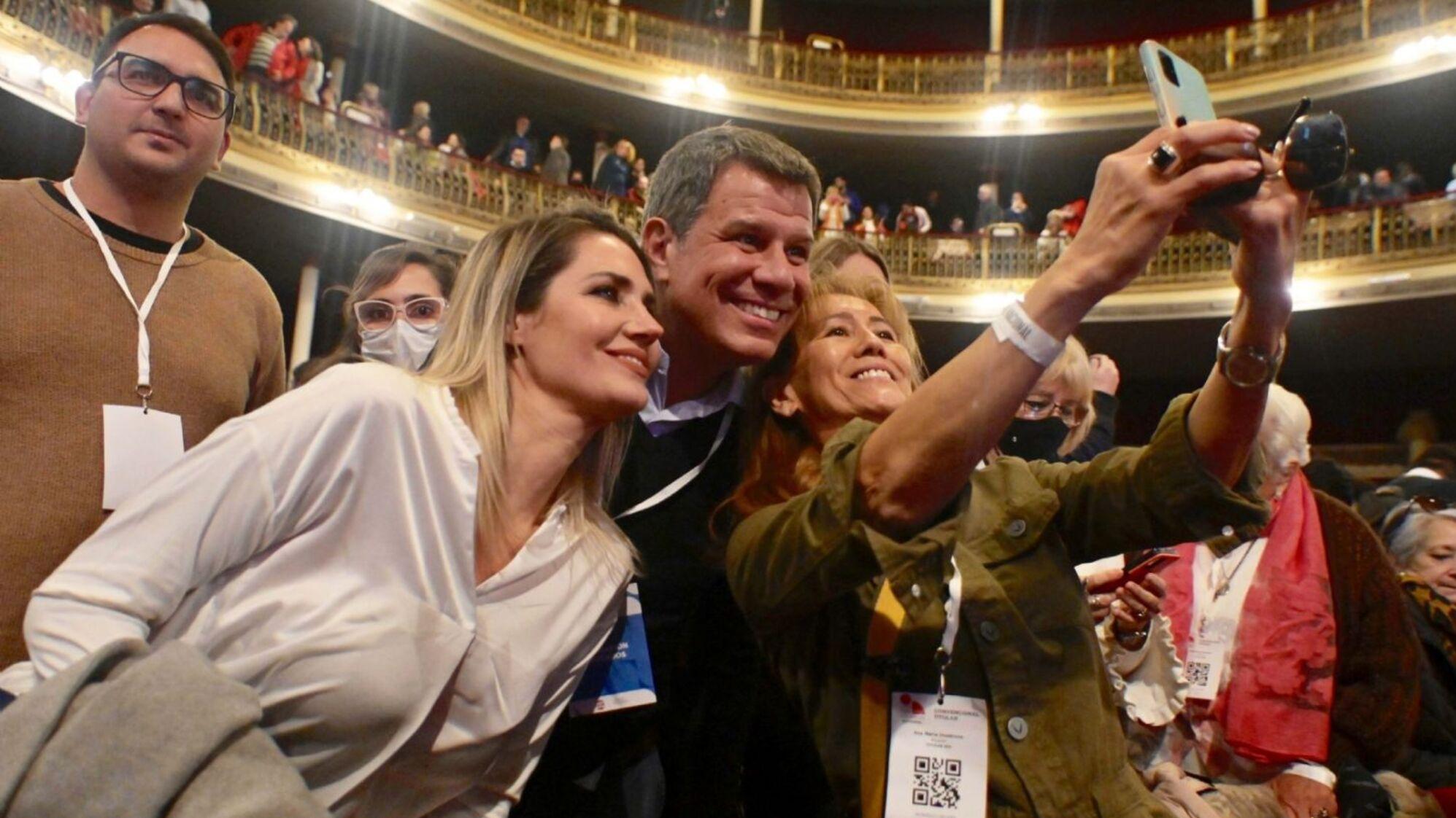 Carolina Losada y Facundo Manes en la reciente Convención Nacional de la UCR (Archivo/Télam).