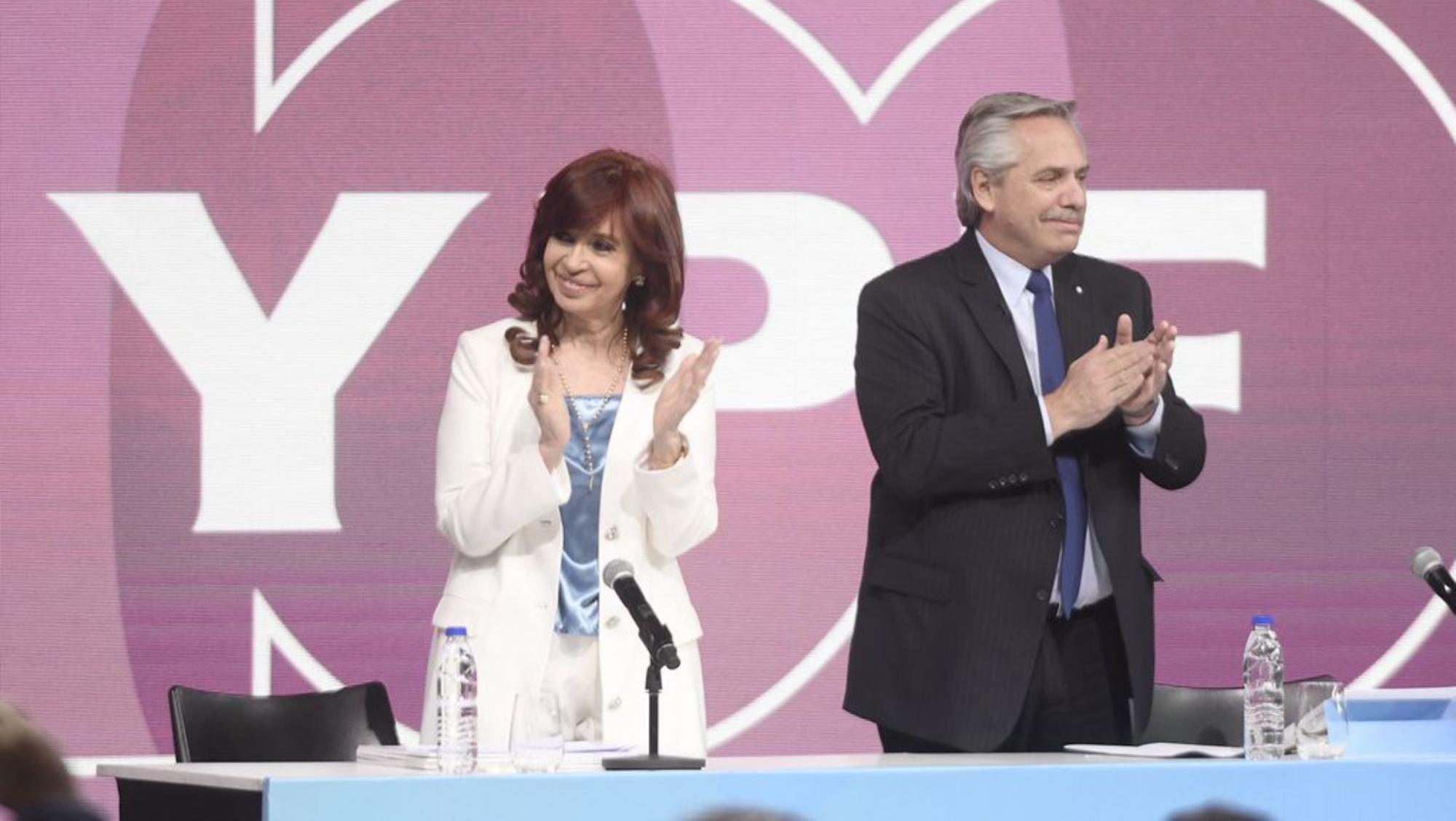 Alberto Fernández y Cristina Kirchner juntos en Tecnópolis por los 100 años de YPF (Los Andes).